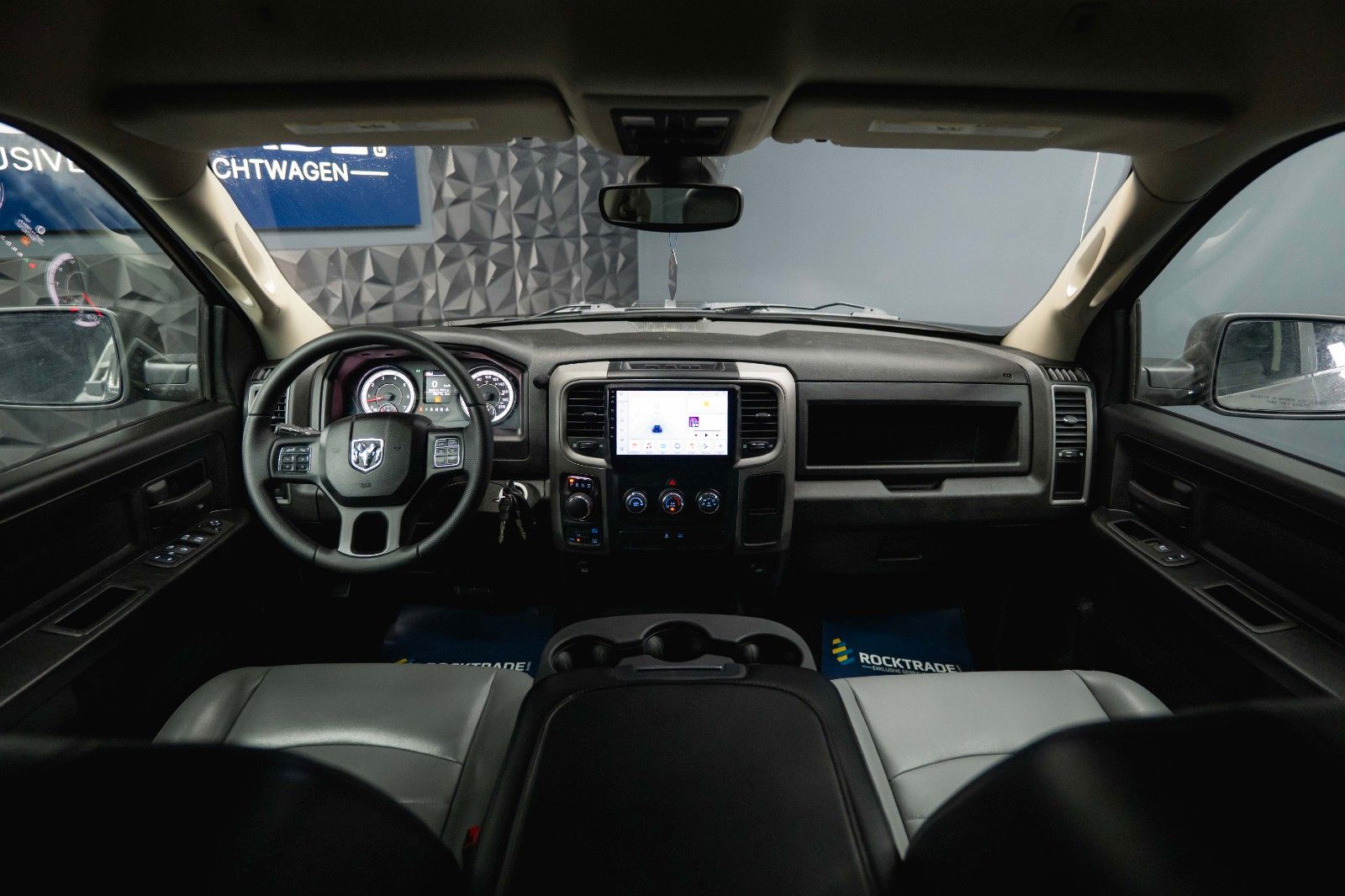 Fahrzeugabbildung Dodge RAM 5.7 V8 HEMI 4x4 OFFROAD Night-Paket LONGBED