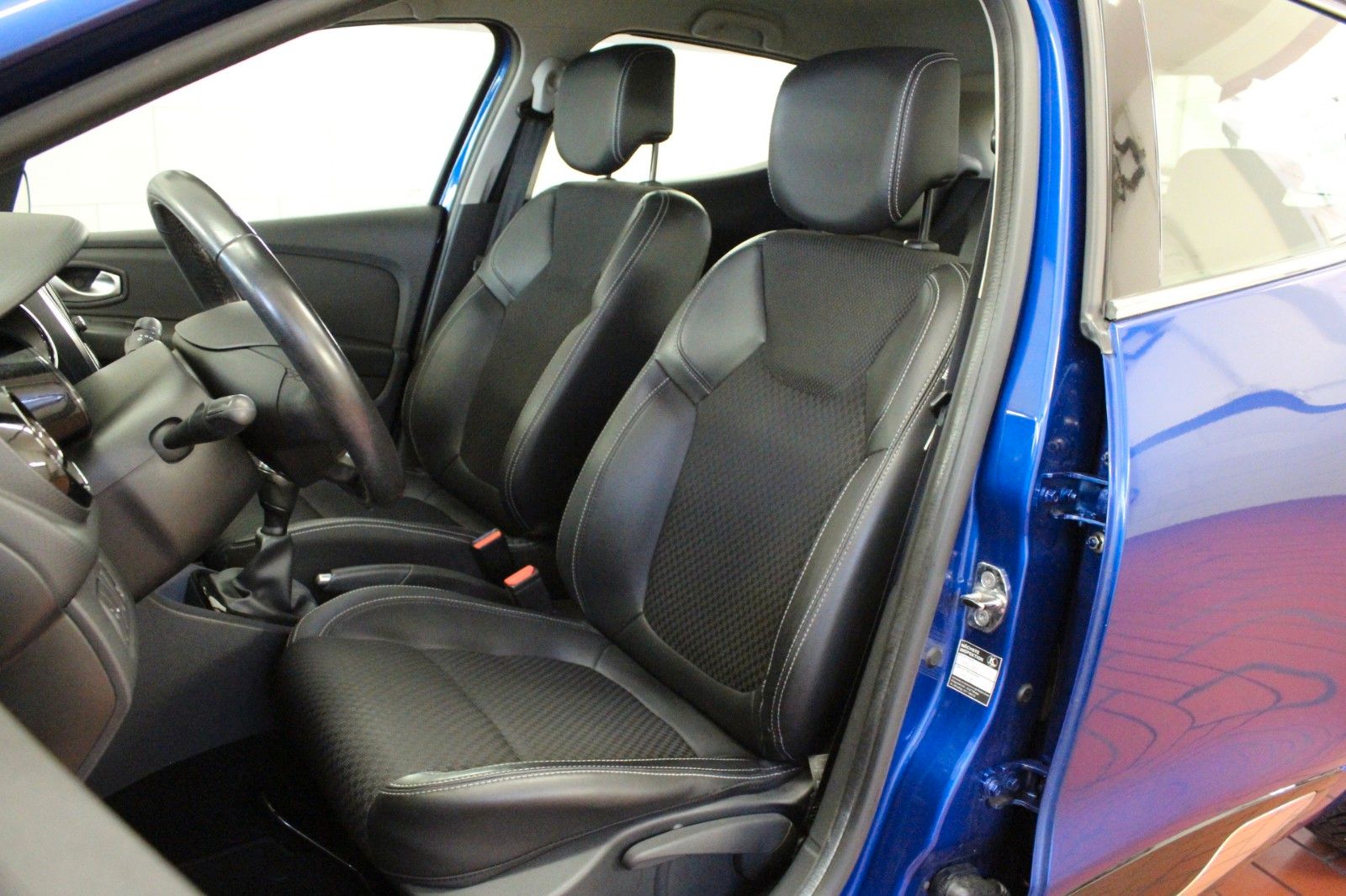 Fahrzeugabbildung Renault Clio TCe 90 Intens*Navi*Klima*PDC*