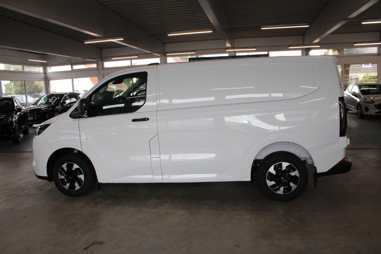 Fahrzeugabbildung Ford Transit Custom TREND PHEV L1 LED NAVI Technolog