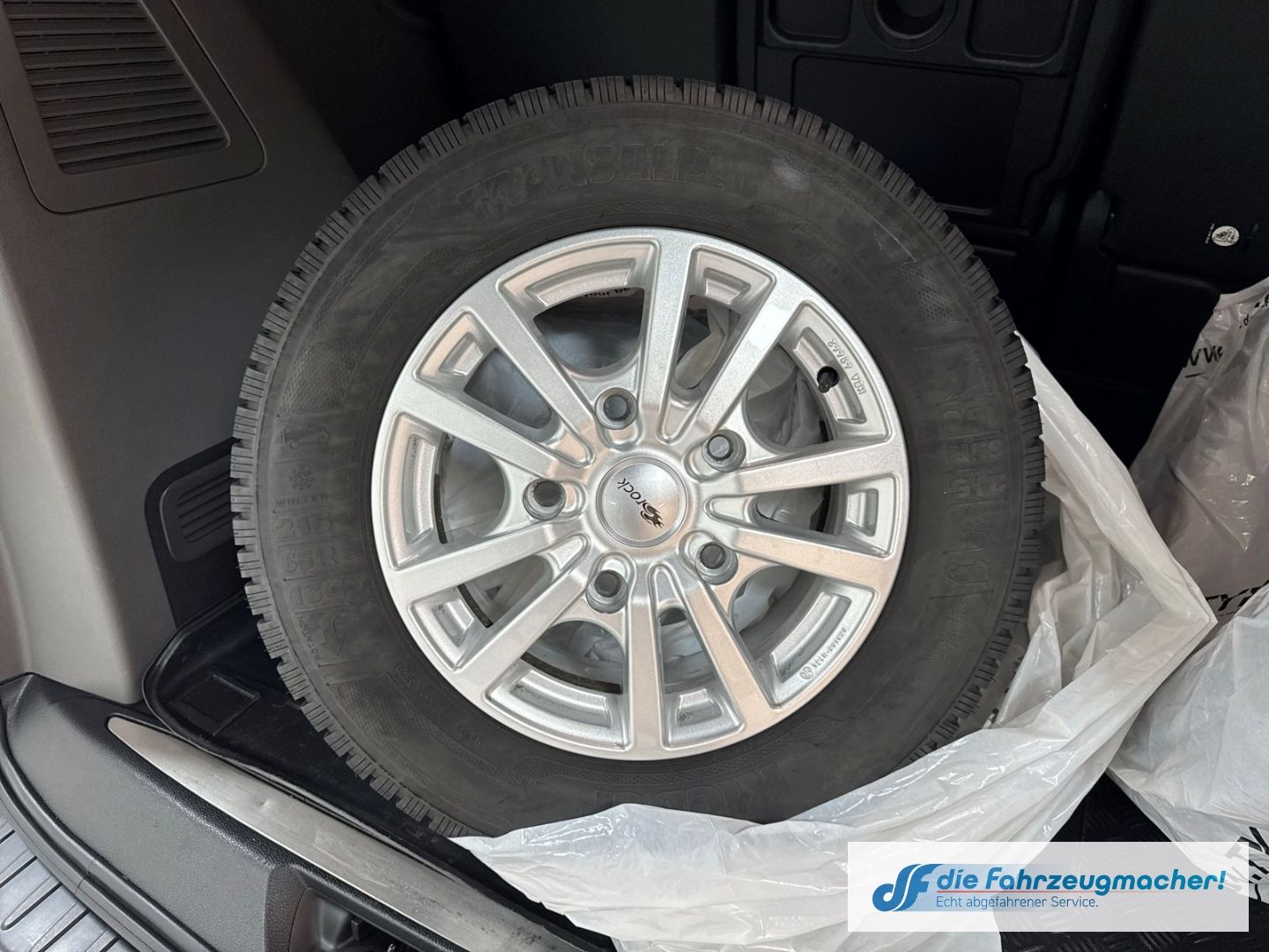 Fahrzeugabbildung Ford Tourneo Custom 320 L2 Titanium X 2.0 TDCi  AHK N