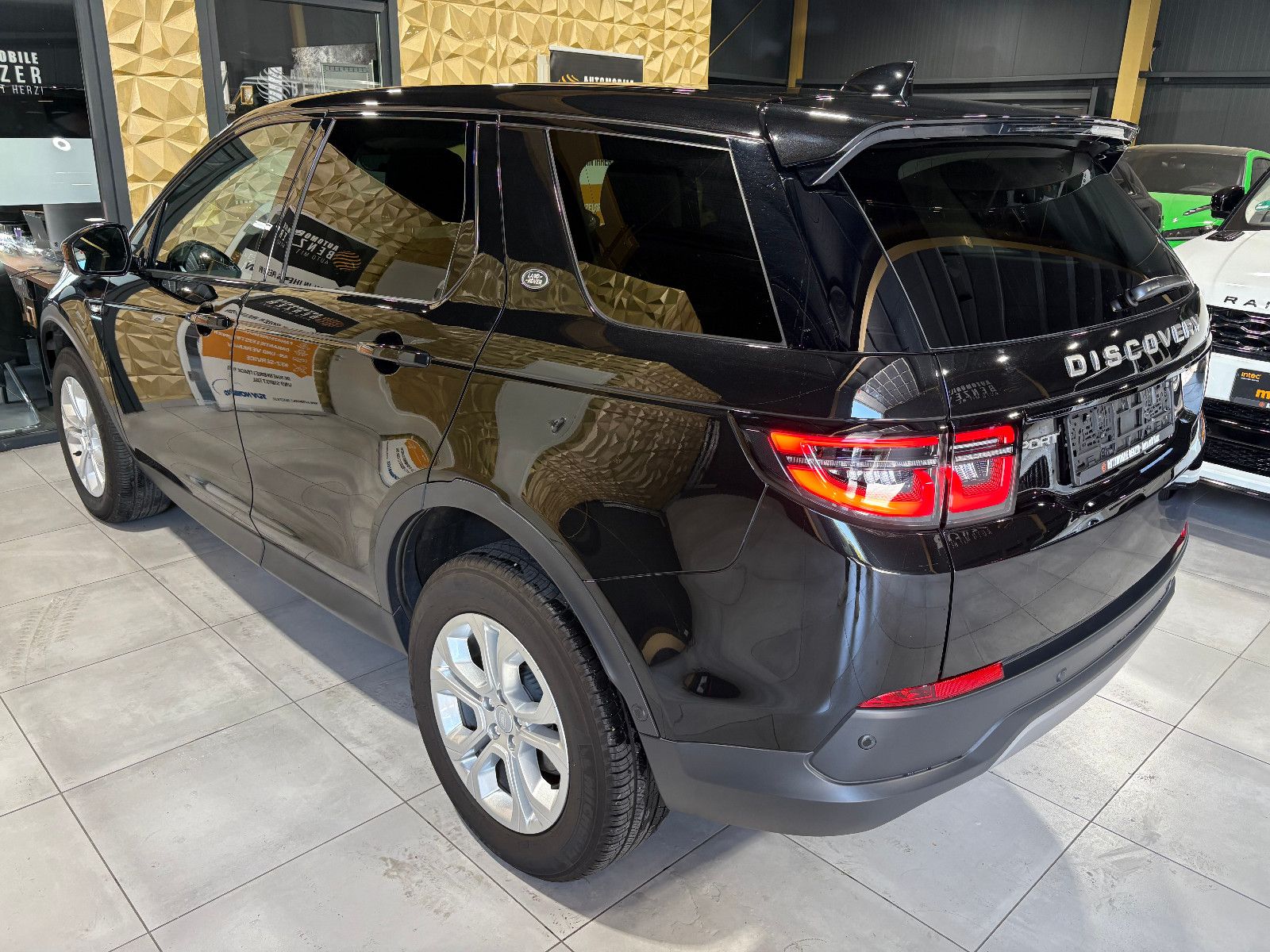 Fahrzeugabbildung Land Rover Discovery Sport S AWD/360°/APPLE/NAVI/SHZ/DAB/