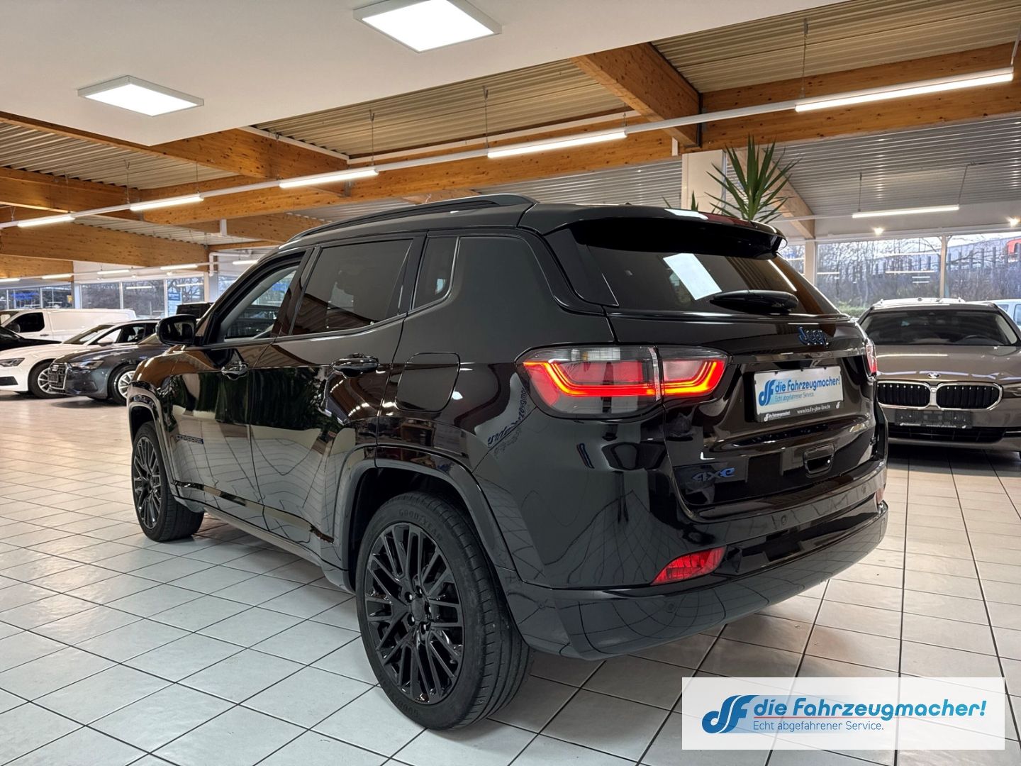 Fahrzeugabbildung Jeep Compass S Plug-In Hybrid 4WD Navi Soundsystem 36