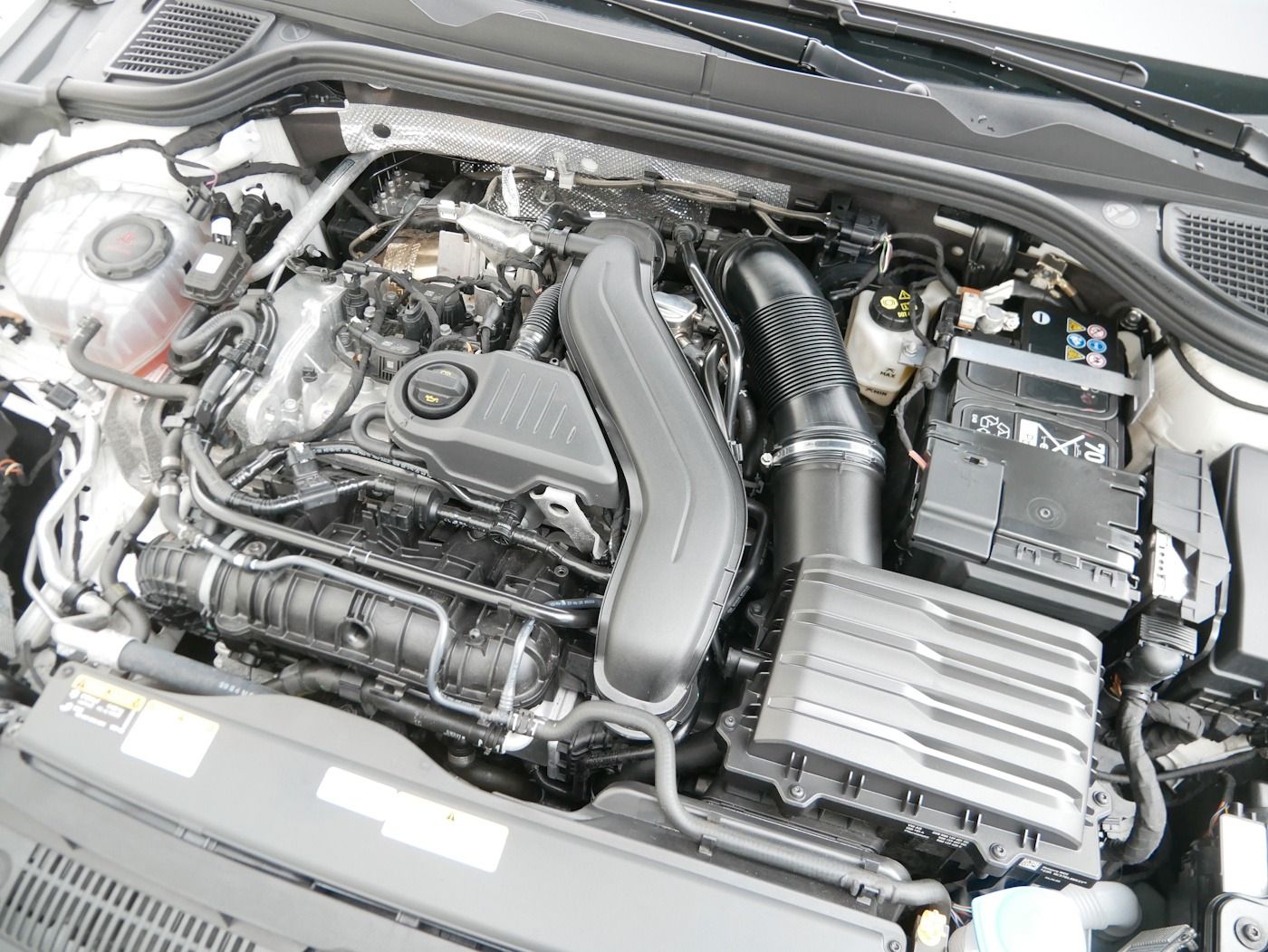 Fahrzeugabbildung Volkswagen Golf -VIII 1.5 Goal NEU37T AHK NAVI ACC LED SHZ