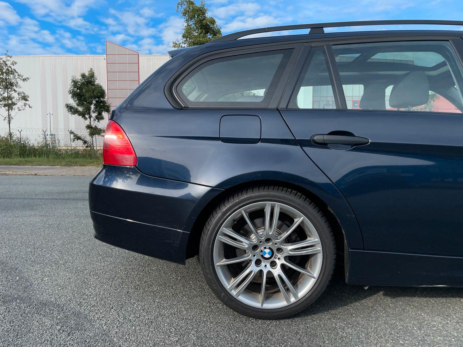 BMW 320 2005 — interior