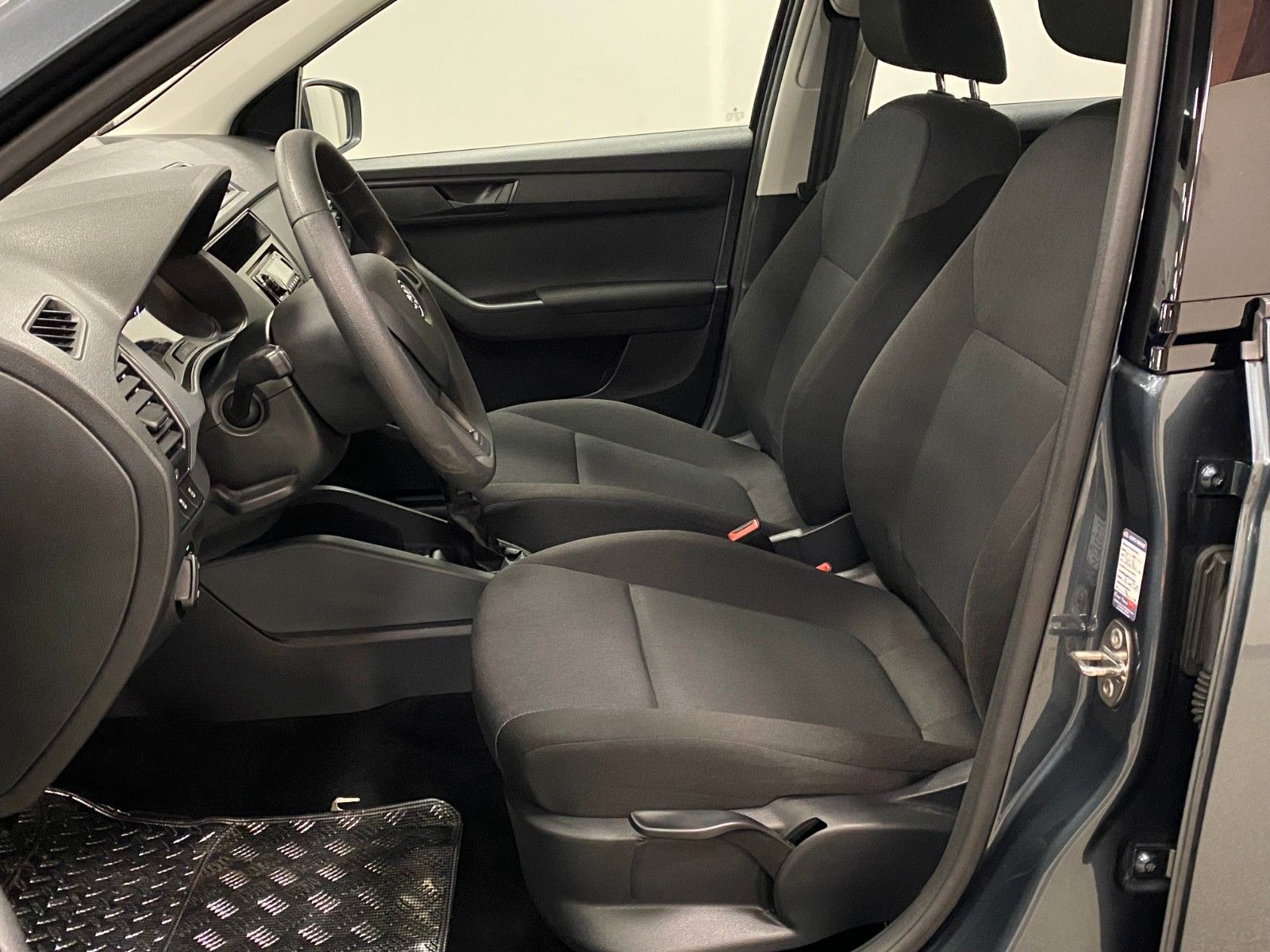 Fahrzeugabbildung SKODA Fabia 1.4 TDI+Combi++ACTIVE++SITZHEIZUNG++KLIMA+