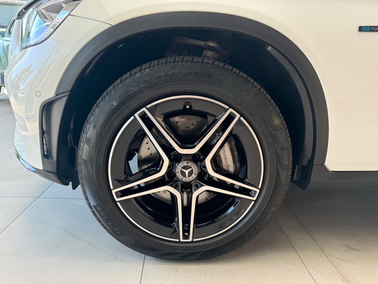 Fahrzeugabbildung Mercedes-Benz GLC 300de 4Matic AMG-Line*Pano*360°*LED*Virtual*
