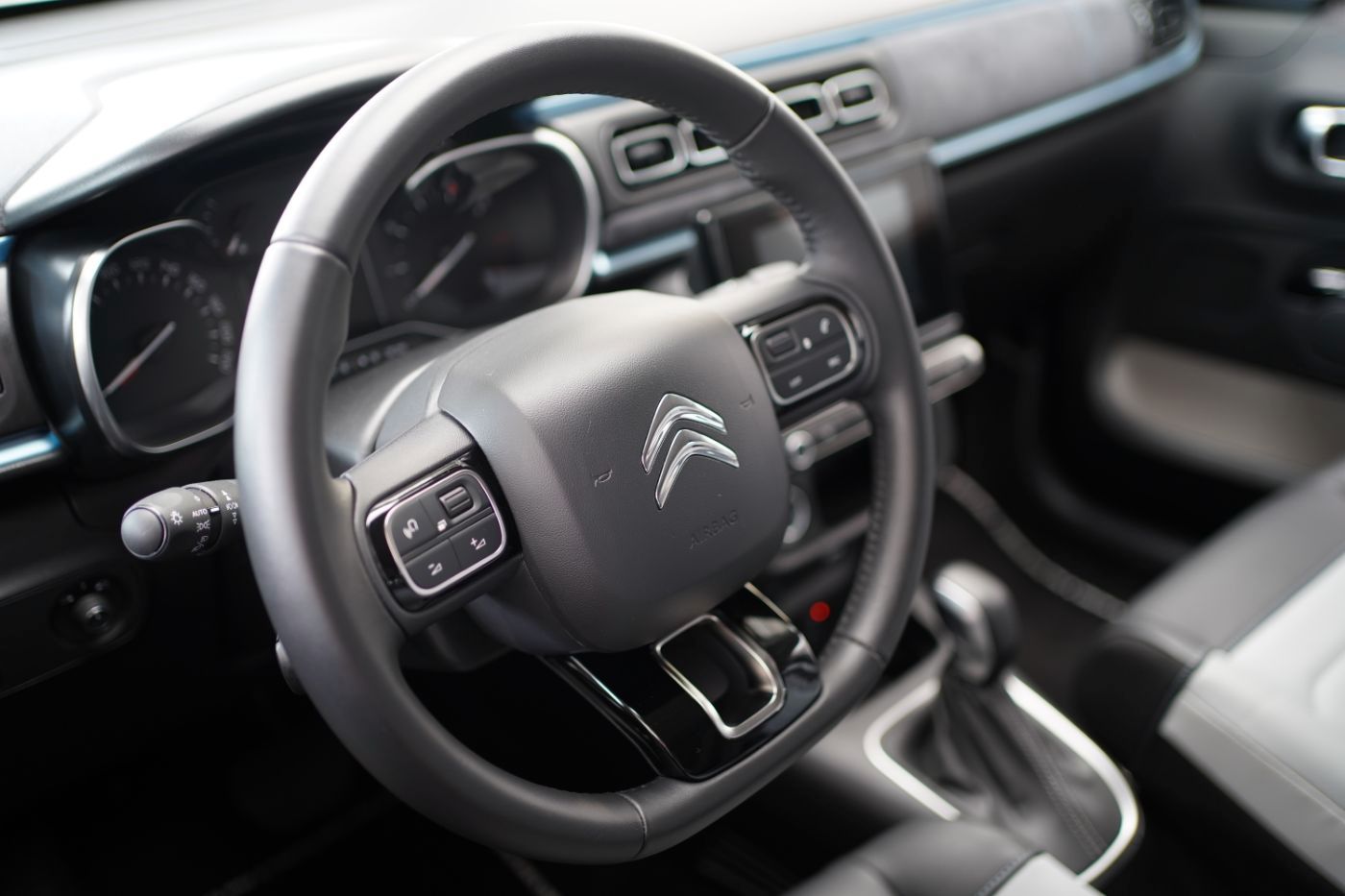 Fahrzeugabbildung Citroën C3 PureTech 110 EAT6 Elle Automatik Sitzheizung