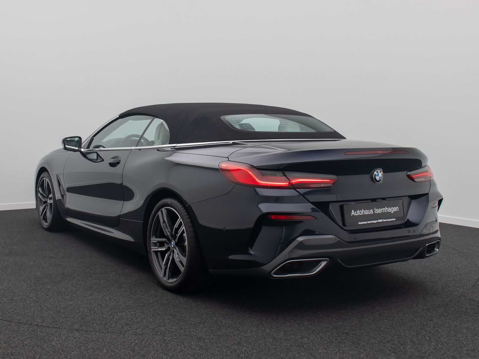 Fahrzeugabbildung BMW 840i xD Individual B&W SoftCl Laser 360°HUD Voll