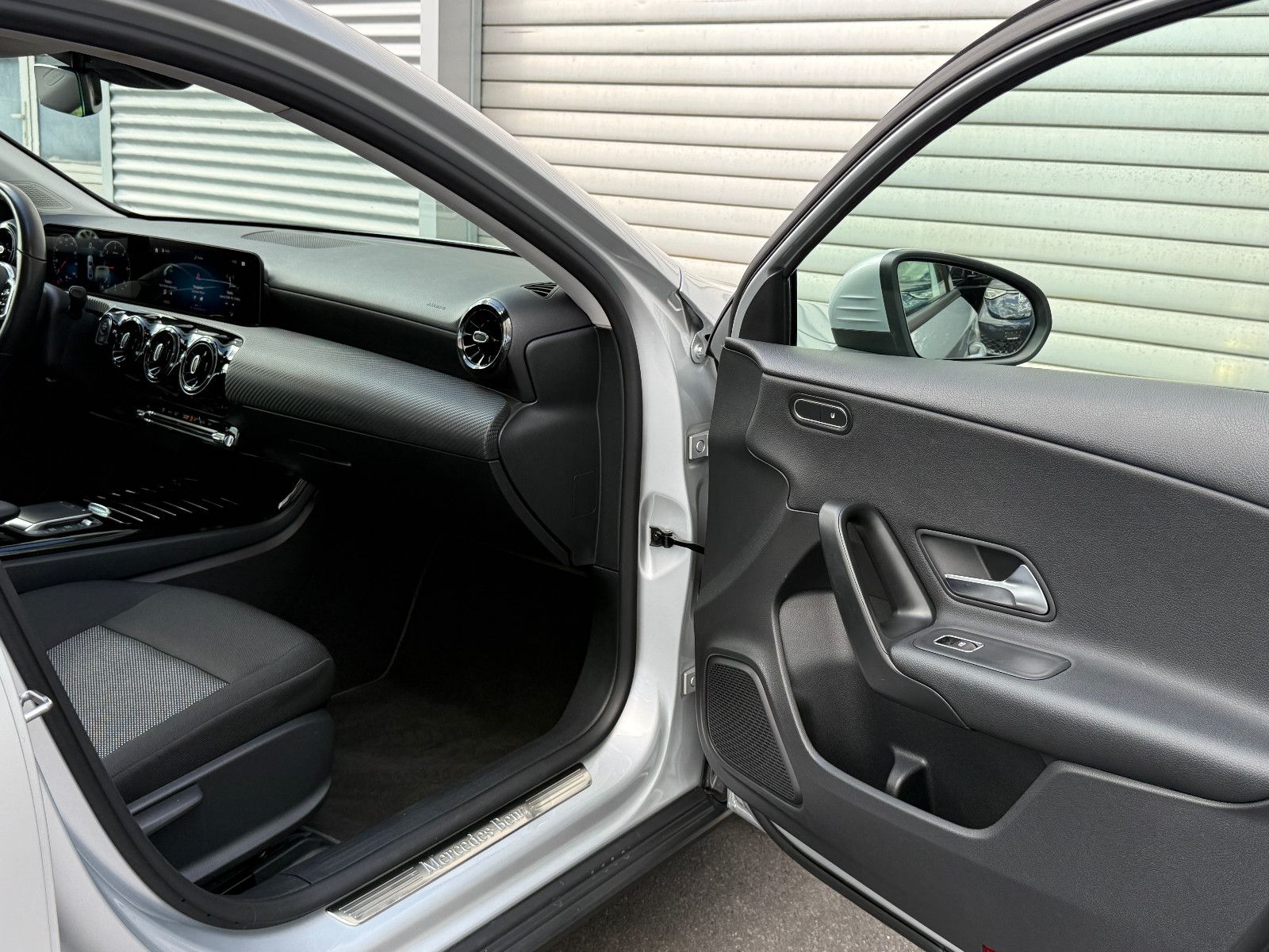 Fahrzeugabbildung Mercedes-Benz A 180 d Lim. Sedan Aut DAB GRA Navi Kamera SHZ
