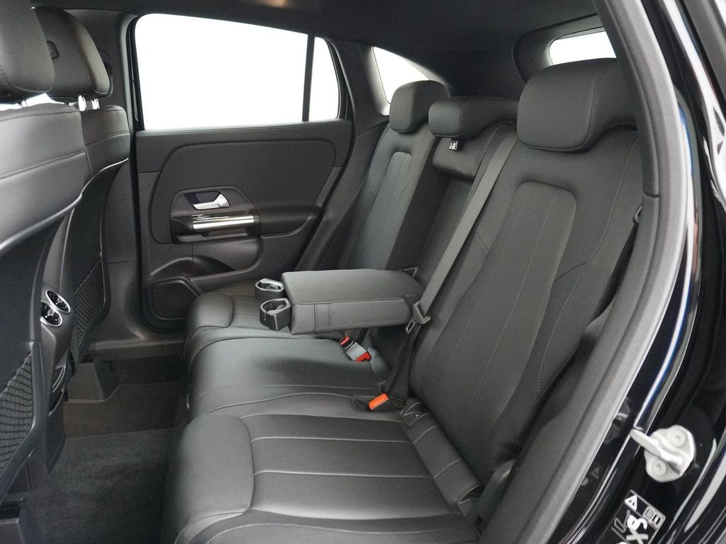 Mercedes-Benz GLA 200 Business Solution Luxury AMG Felgen MBUX