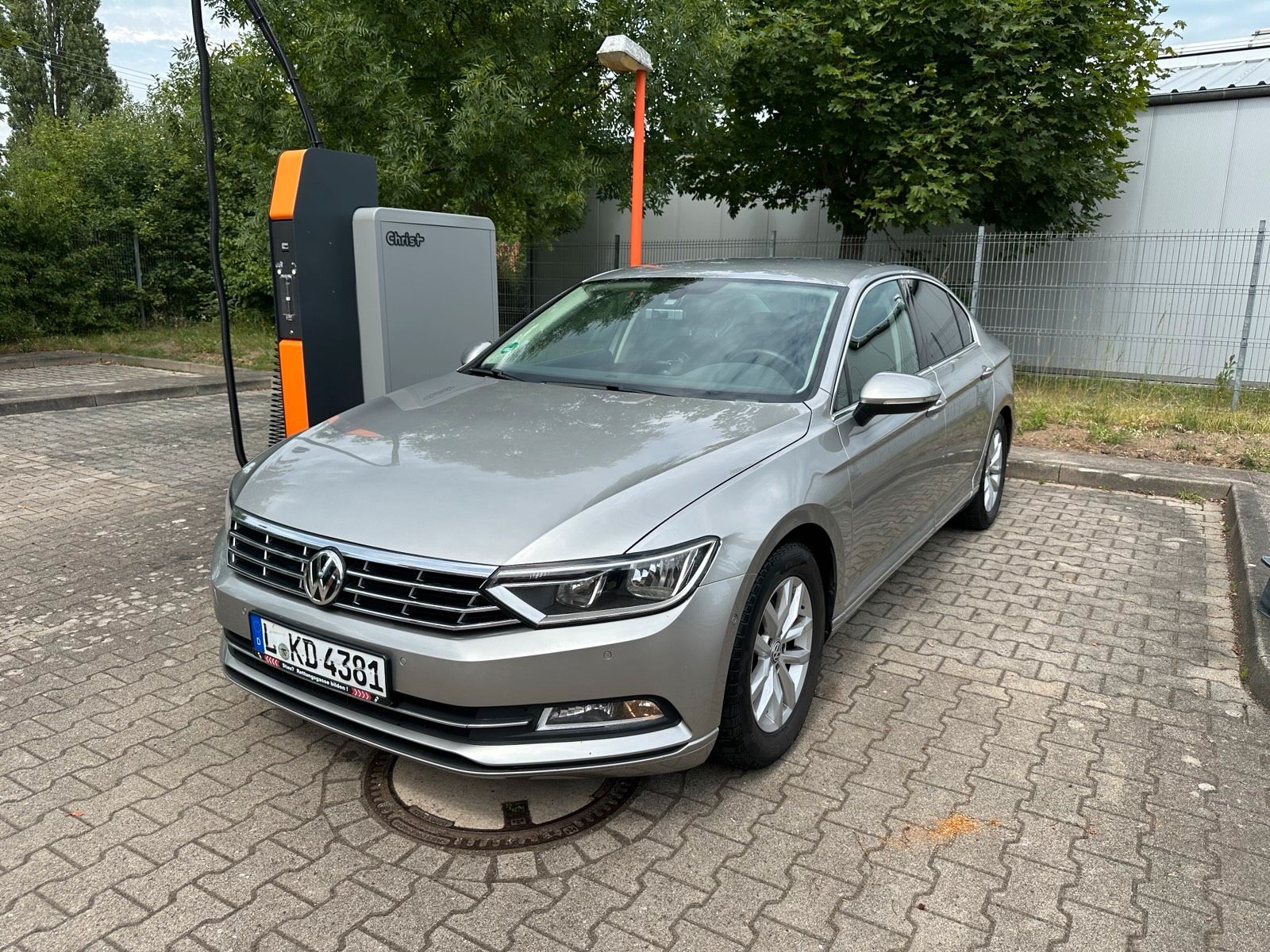 VW Volkswagen Passat Lim. 1.4 TSI - EZ 09/201...