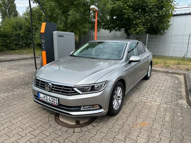 VW Volkswagen Passat Lim. 1.4 TSI - EZ 09/201...