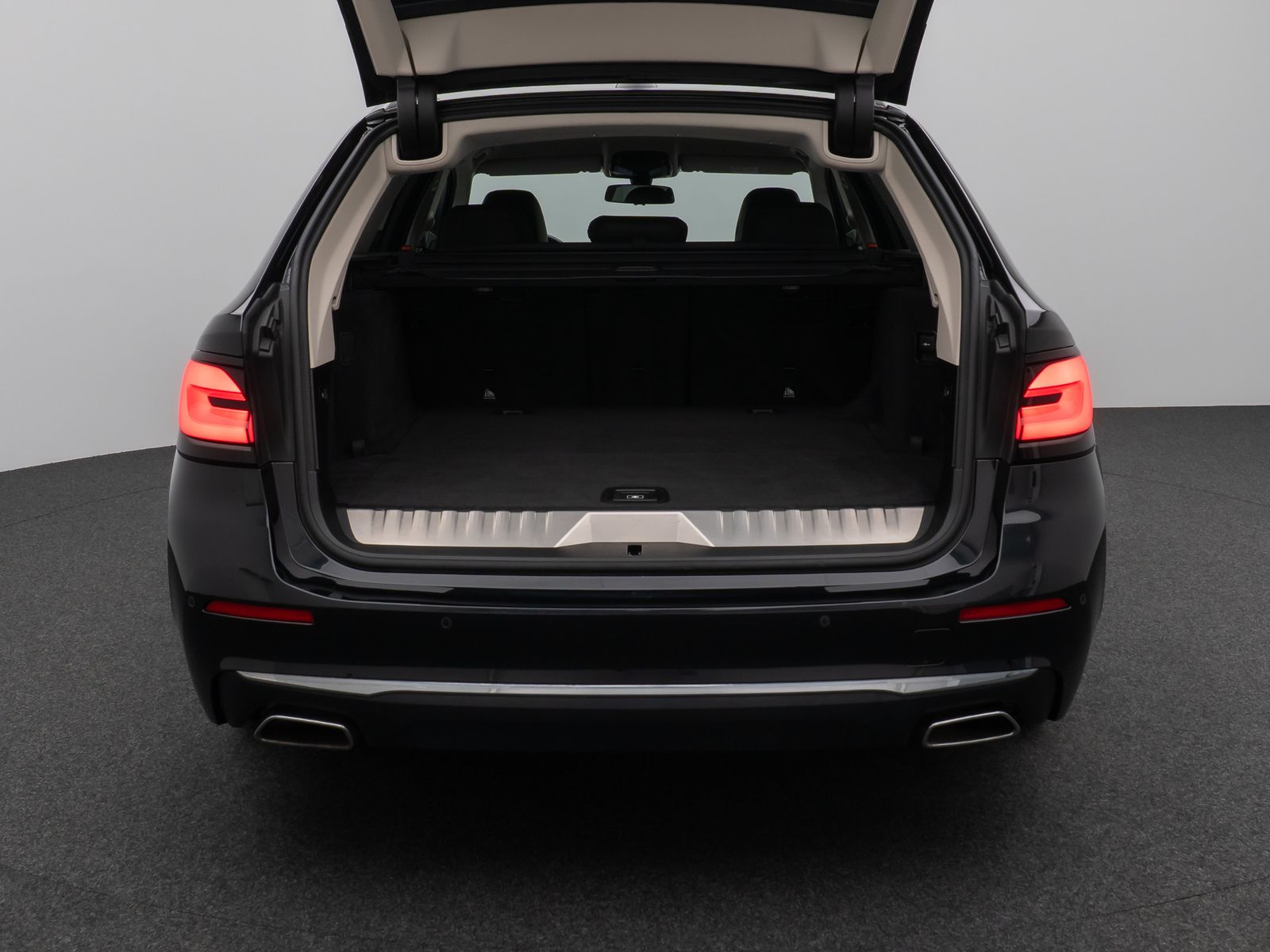 Fahrzeugabbildung BMW 530e xD Luxury Line Kamera HUD DAB HiFi Sport