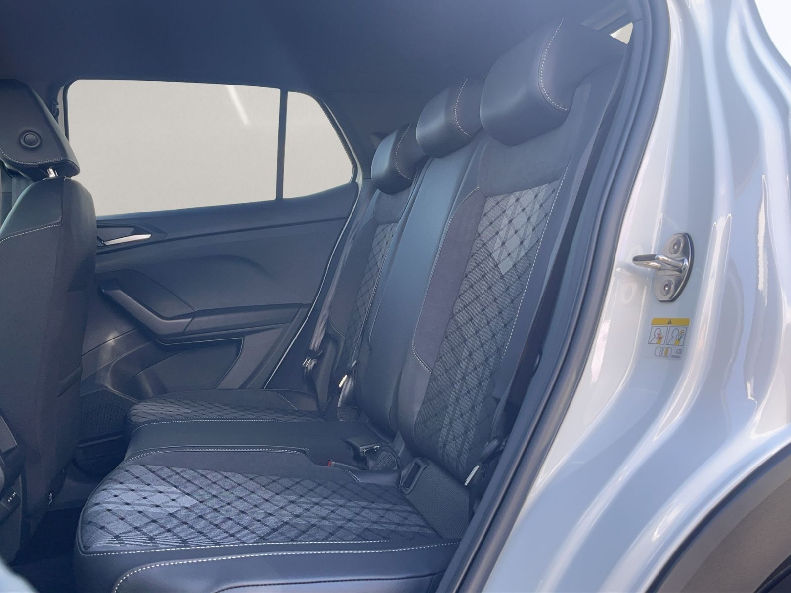 Volkswagen T-Cross - Bild 10
