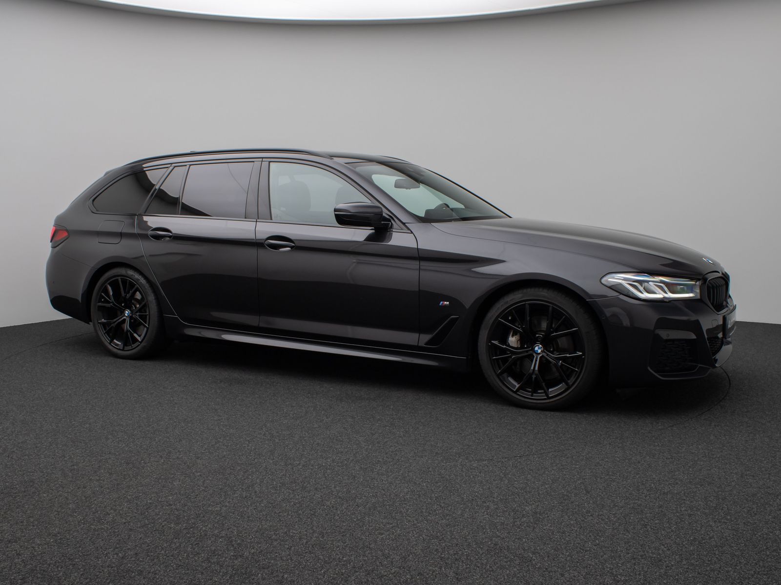 Fahrzeugabbildung BMW 530d xD M Sport Kamera Laser HUD DAN H/K 19Zoll