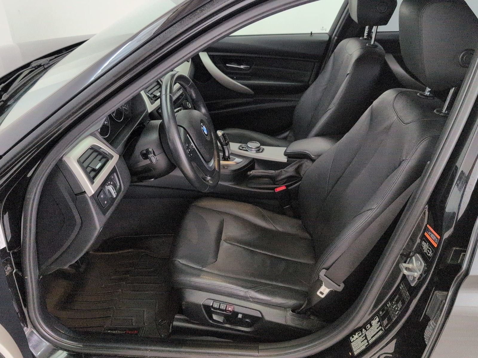 Fahrzeugabbildung BMW 320 d Touring xDrive * Leder * Bi- Xenon