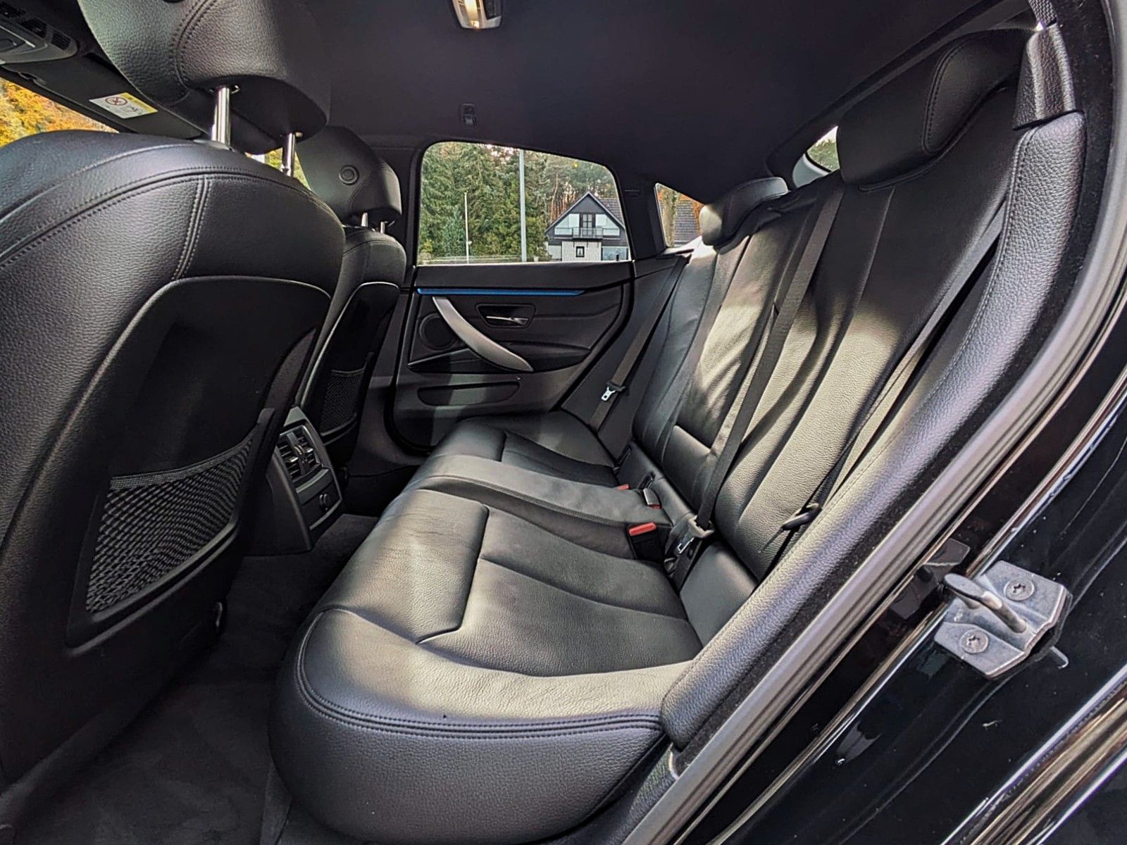 Fahrzeugabbildung BMW 420d Gran Coupe M SPORT SAG LEDER NAVI HUD LED