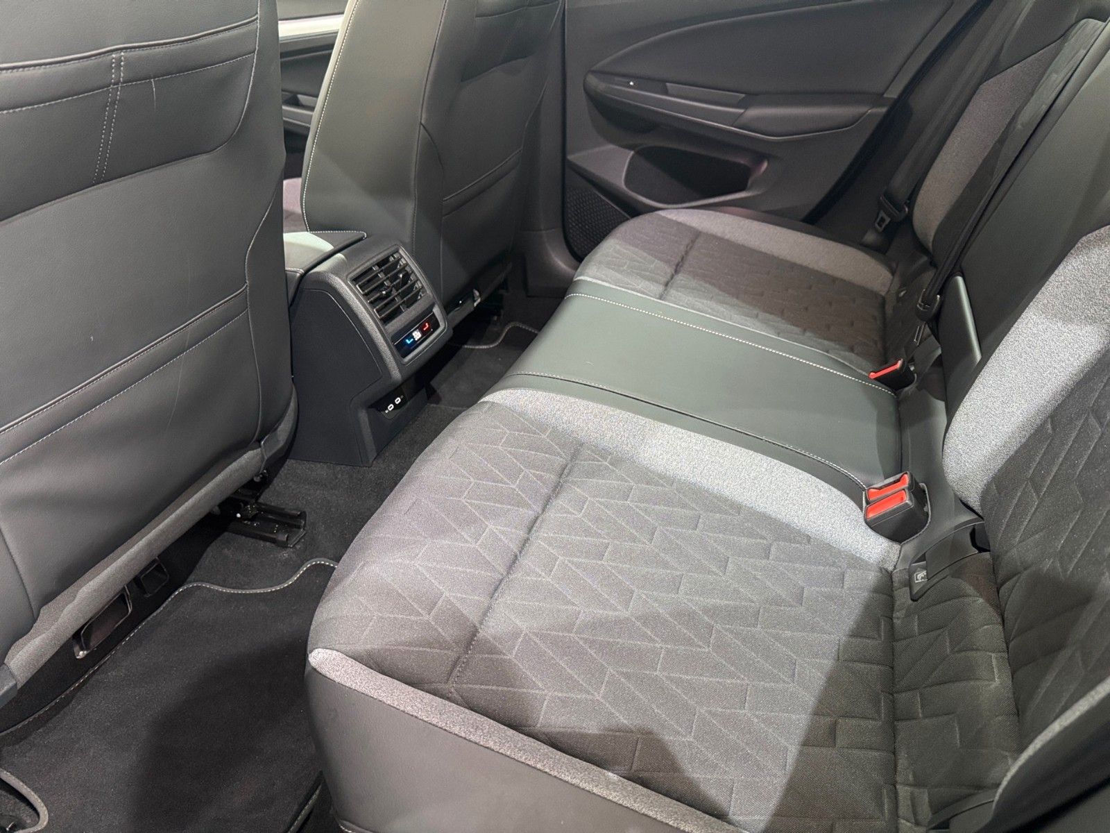 Fahrzeugabbildung Volkswagen Golf VIII Life GOAL 1.5 eTSI