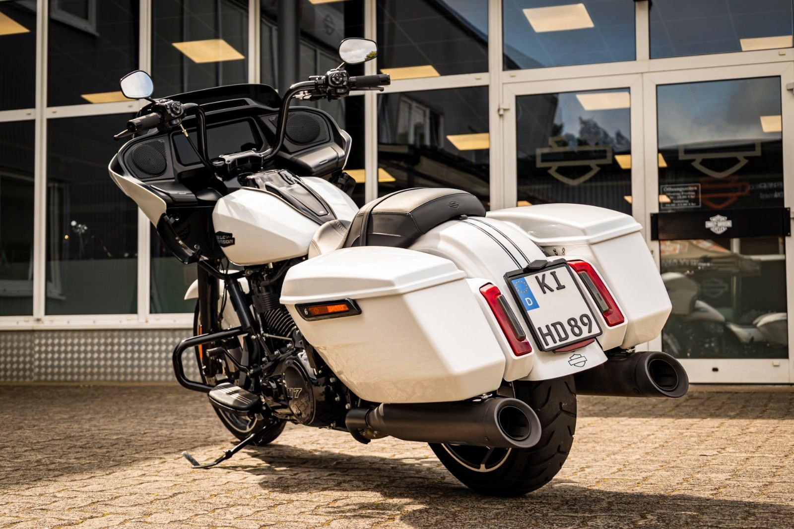 Fahrzeugabbildung Harley-Davidson ROAD GLIDE FLTRX 117cui - Screamin Eagle Auspuff