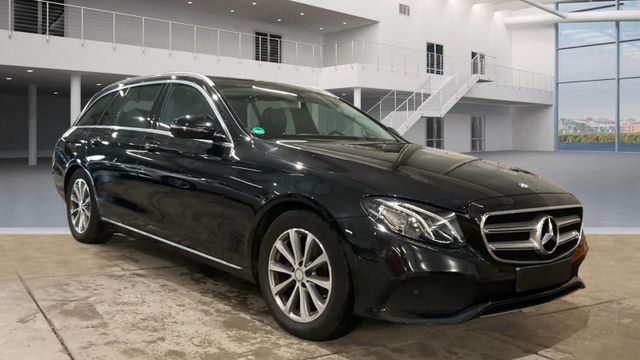 Mercedes-Benz E 220 d T-Modell Avantgarde AUTOM AHKL ED 2HAND