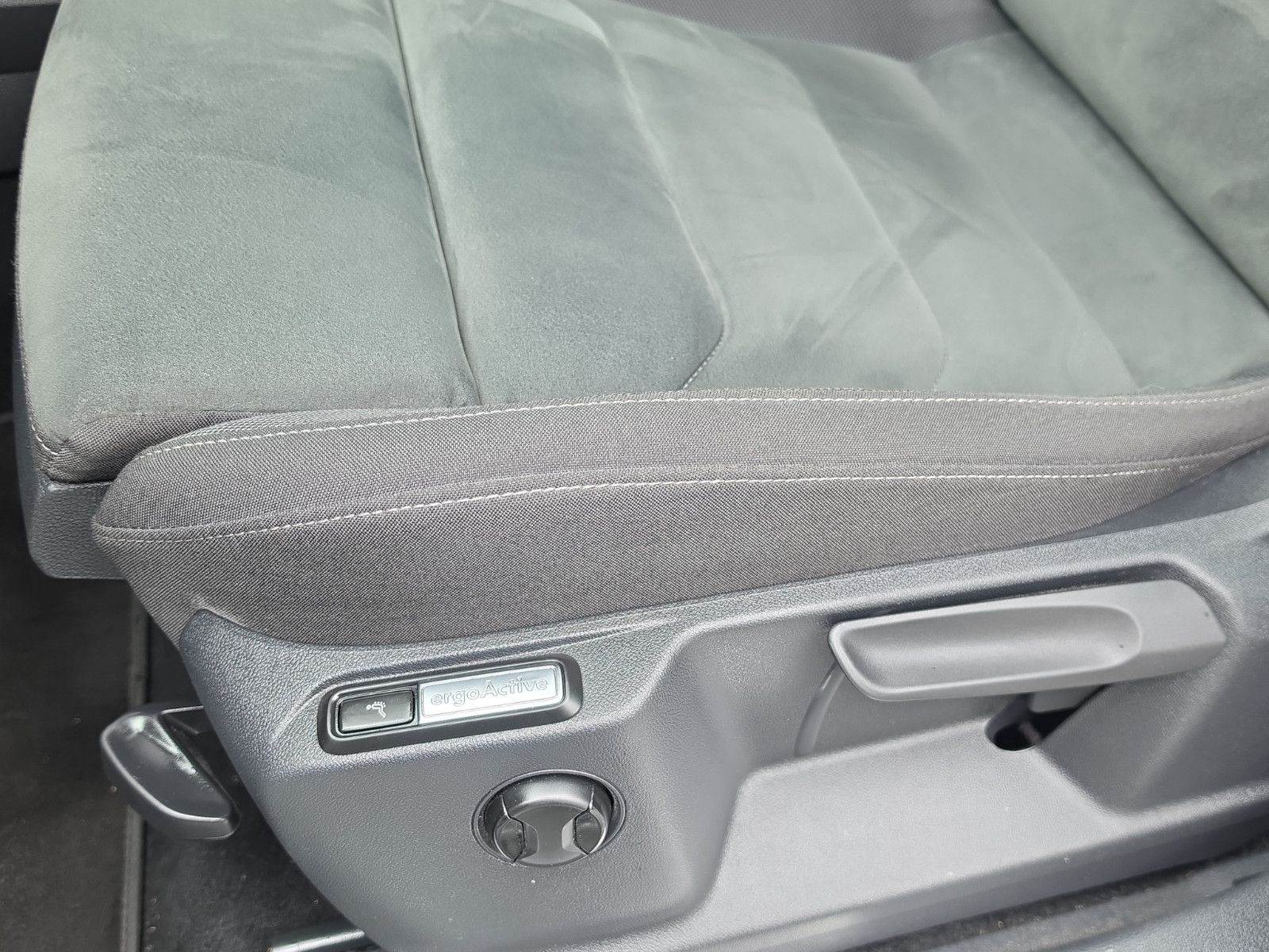 Fahrzeugabbildung Volkswagen Tiguan Comfortline BMT/Start-Stopp Aus 1.Hand