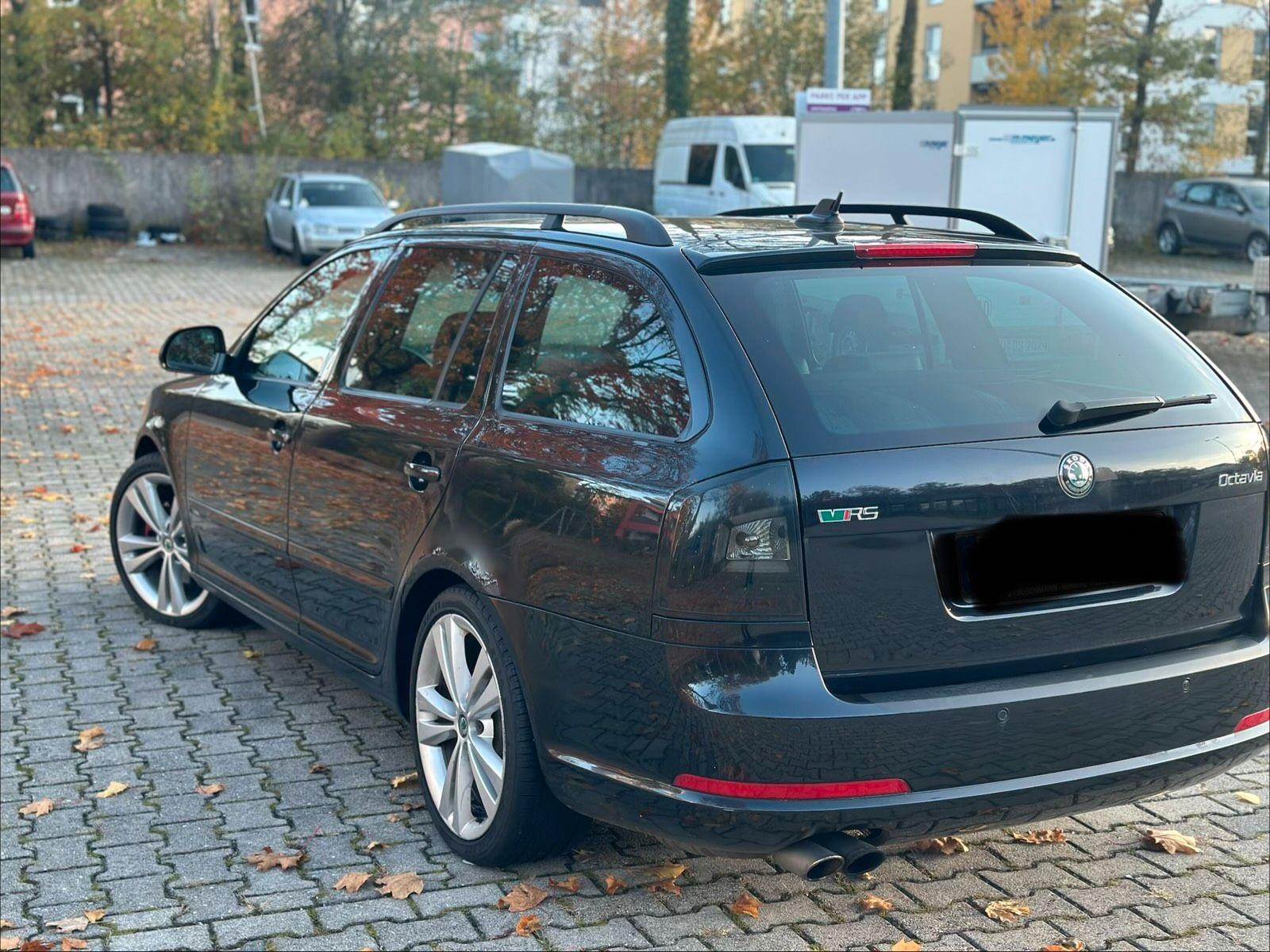 Skoda Octavia 2012 — rear view
