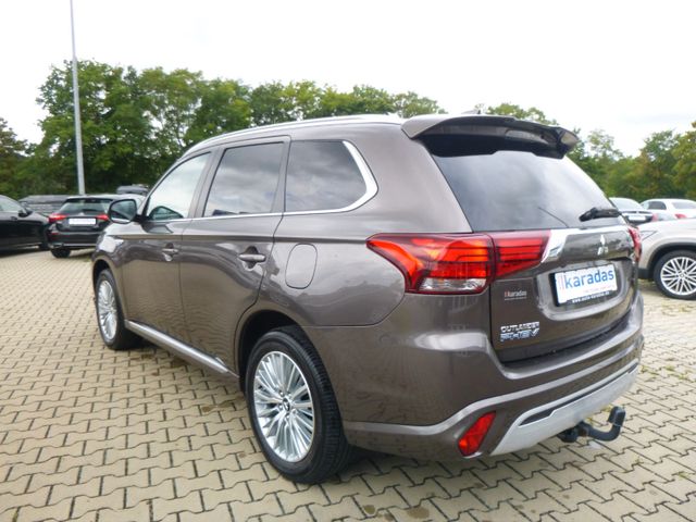 Fahrzeugabbildung Mitsubishi Outlander 4WD Plug-in Hybrid >AUT/AHK/Kamera<
