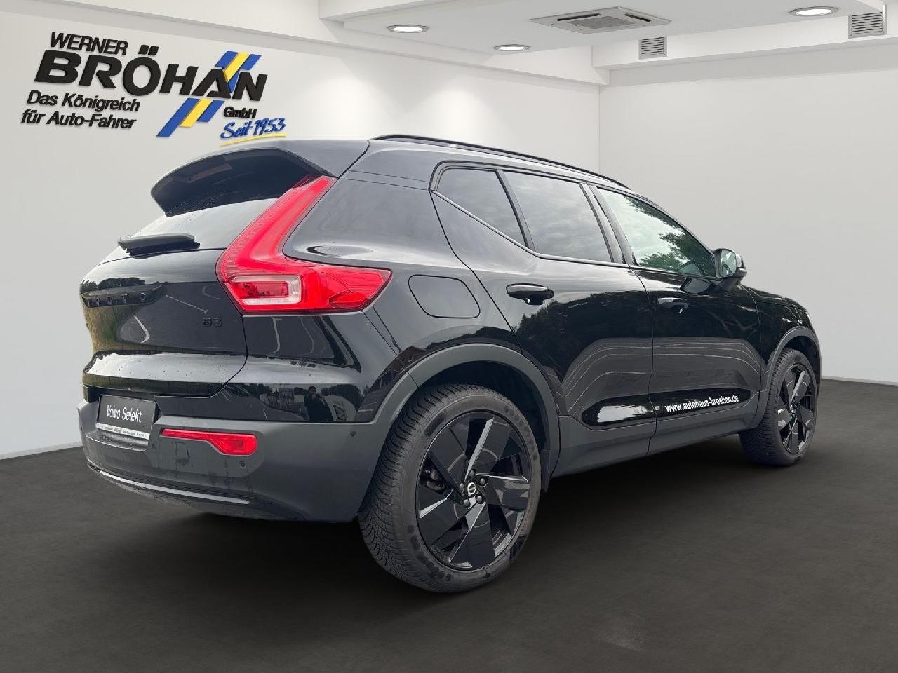 Fahrzeugabbildung Volvo XC40 B3 Benzin Plus Black Edition 2WD