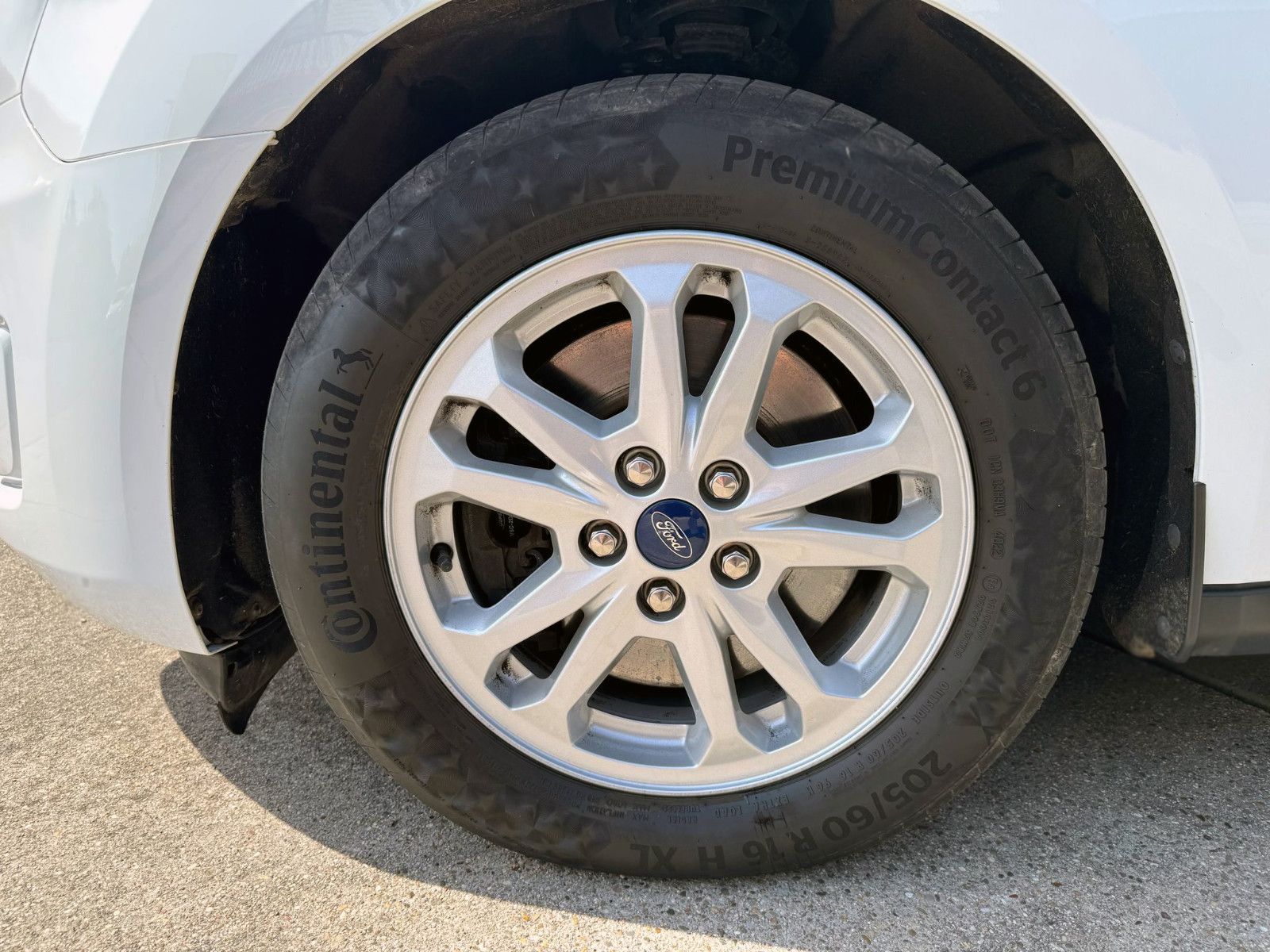 Fahrzeugabbildung Ford Transit Connect Kombi L2 1.5 EB Aut. Trend KAM