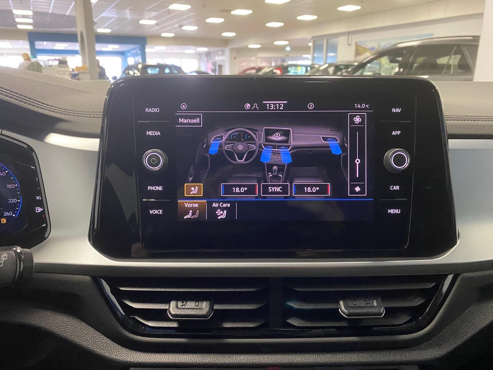 Fahrzeugabbildung Volkswagen T-Roc 1.5 TSI DSG LIFE+ACC+AHK+BHZ Lenkrad+RFK++