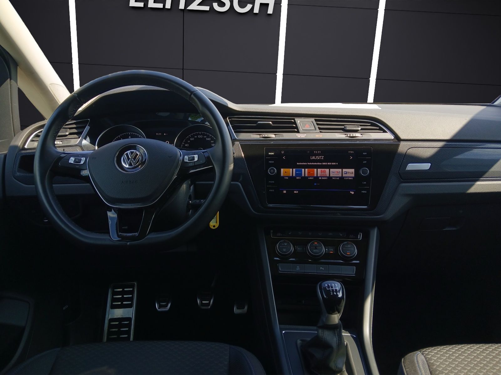 Fahrzeugabbildung Volkswagen Touran TSI United 7-Si Navi PDC SH LM