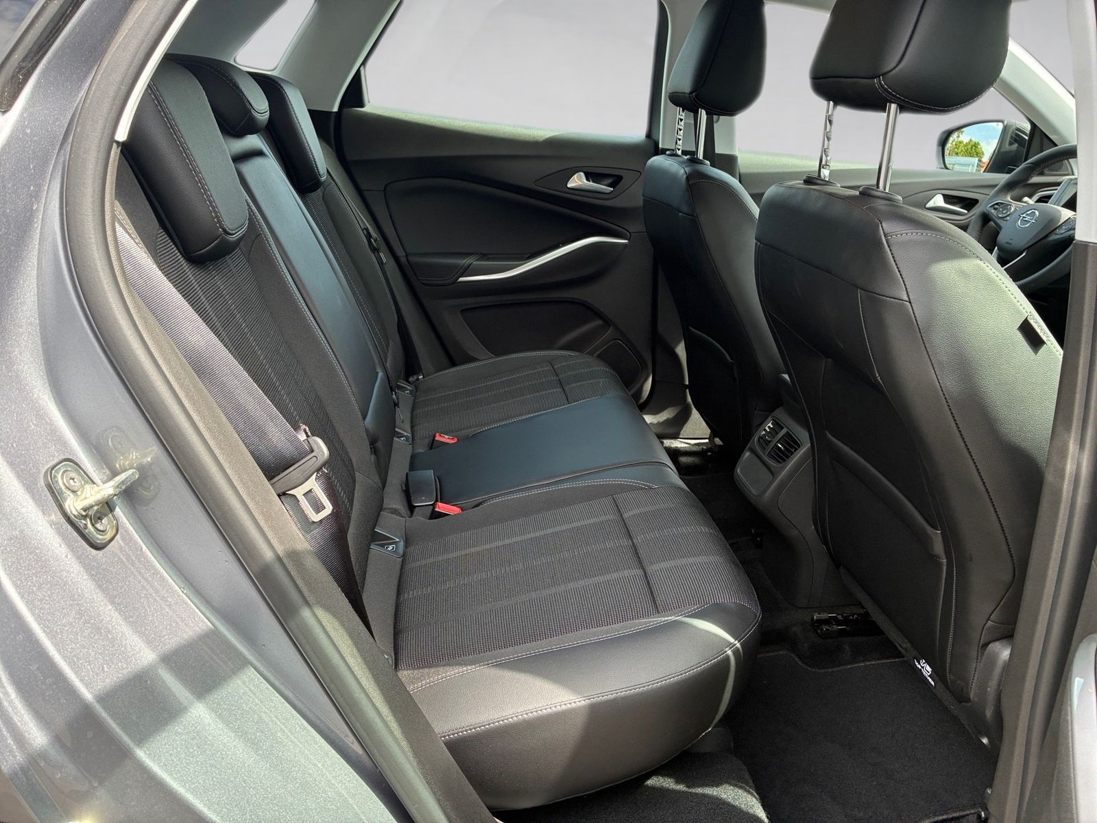 Fahrzeugabbildung Opel Grandland 1.2 Turbo GS Line 360,AHK,KlimaA,LED