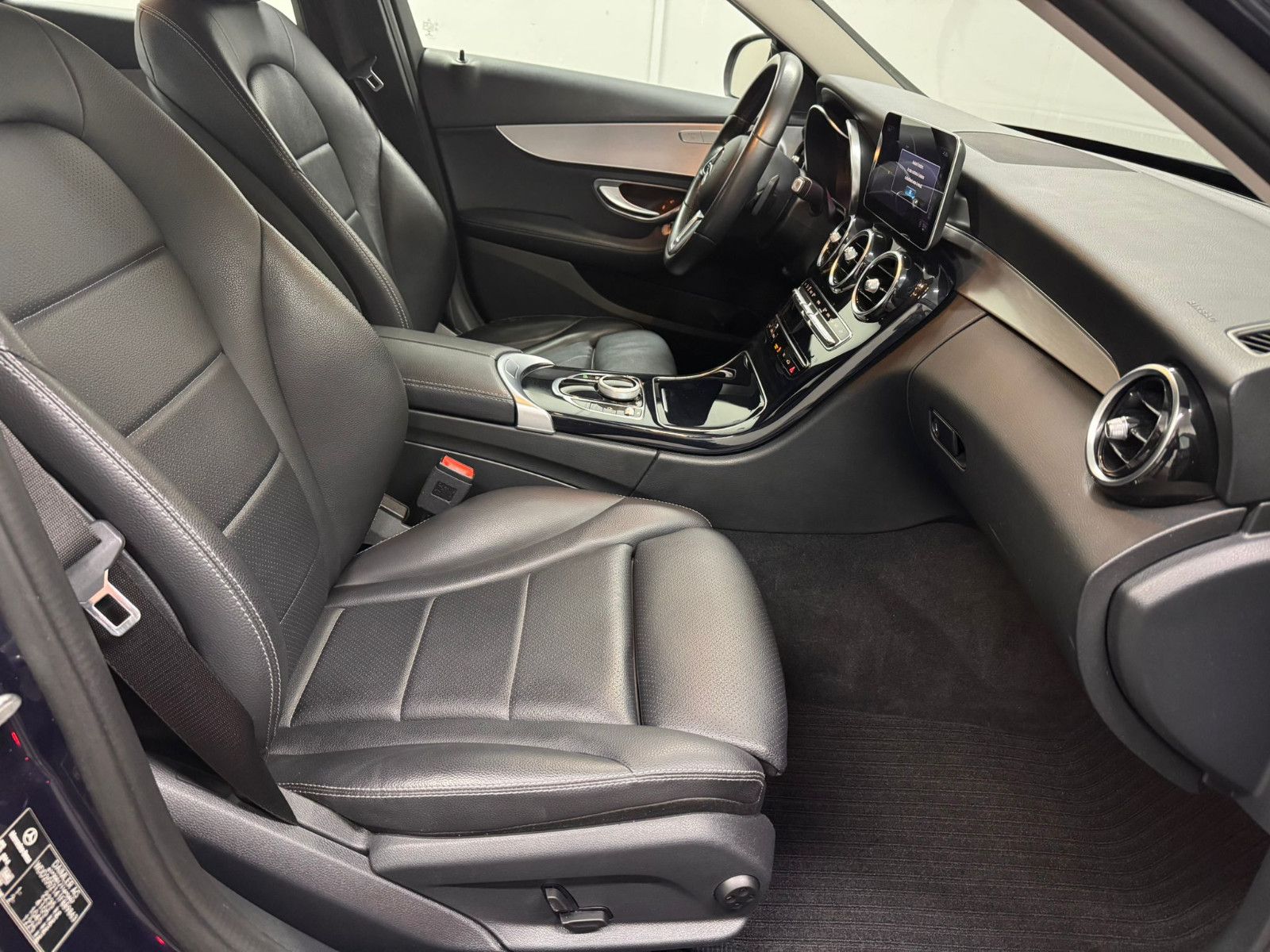 Fahrzeugabbildung Mercedes-Benz C 220 d T Autom. *AVANTGARDE*LUXURY*NAVI*SH*