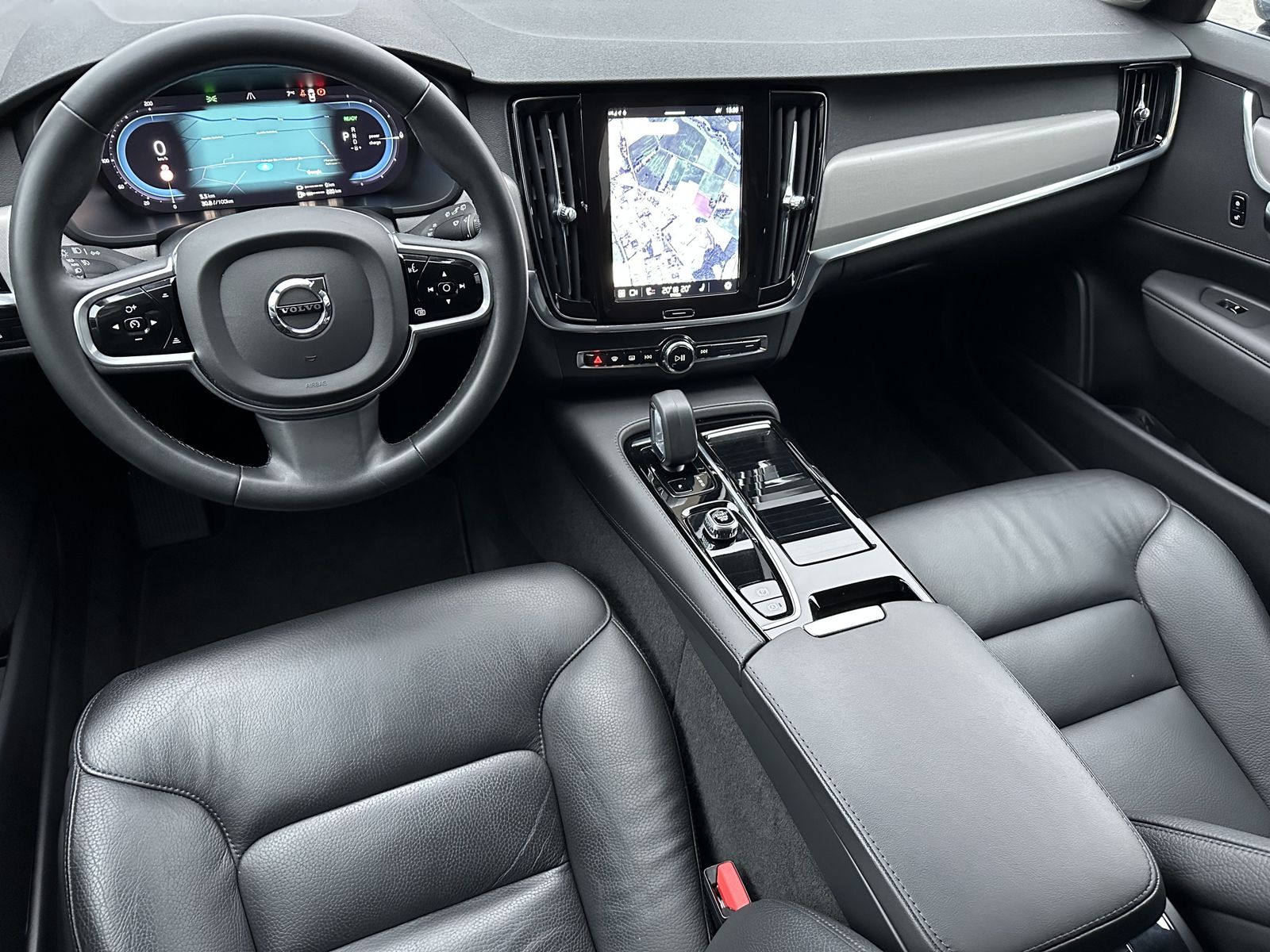 Fahrzeugabbildung Volvo V90 T6 Recharge AWD Core NAV+LED+KAM+SHZ+VC+ACC