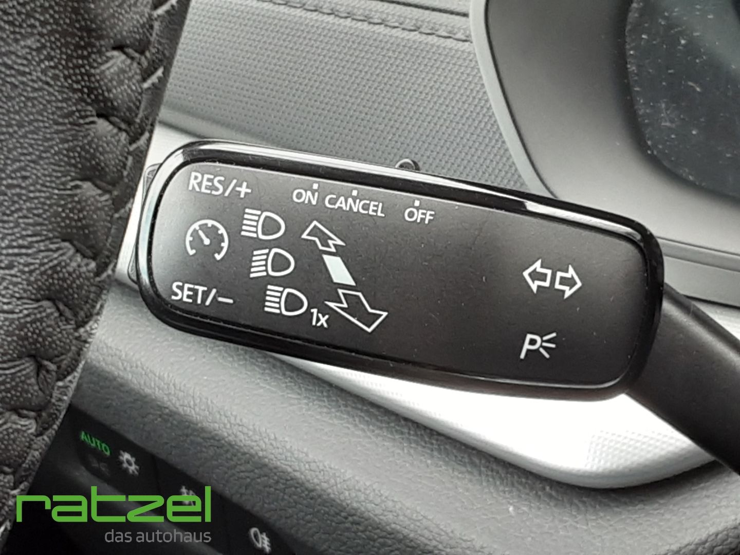 Fahrzeugabbildung SKODA Octavia Combi 2.0 TDI Clever AHK-klappbar LED Sp