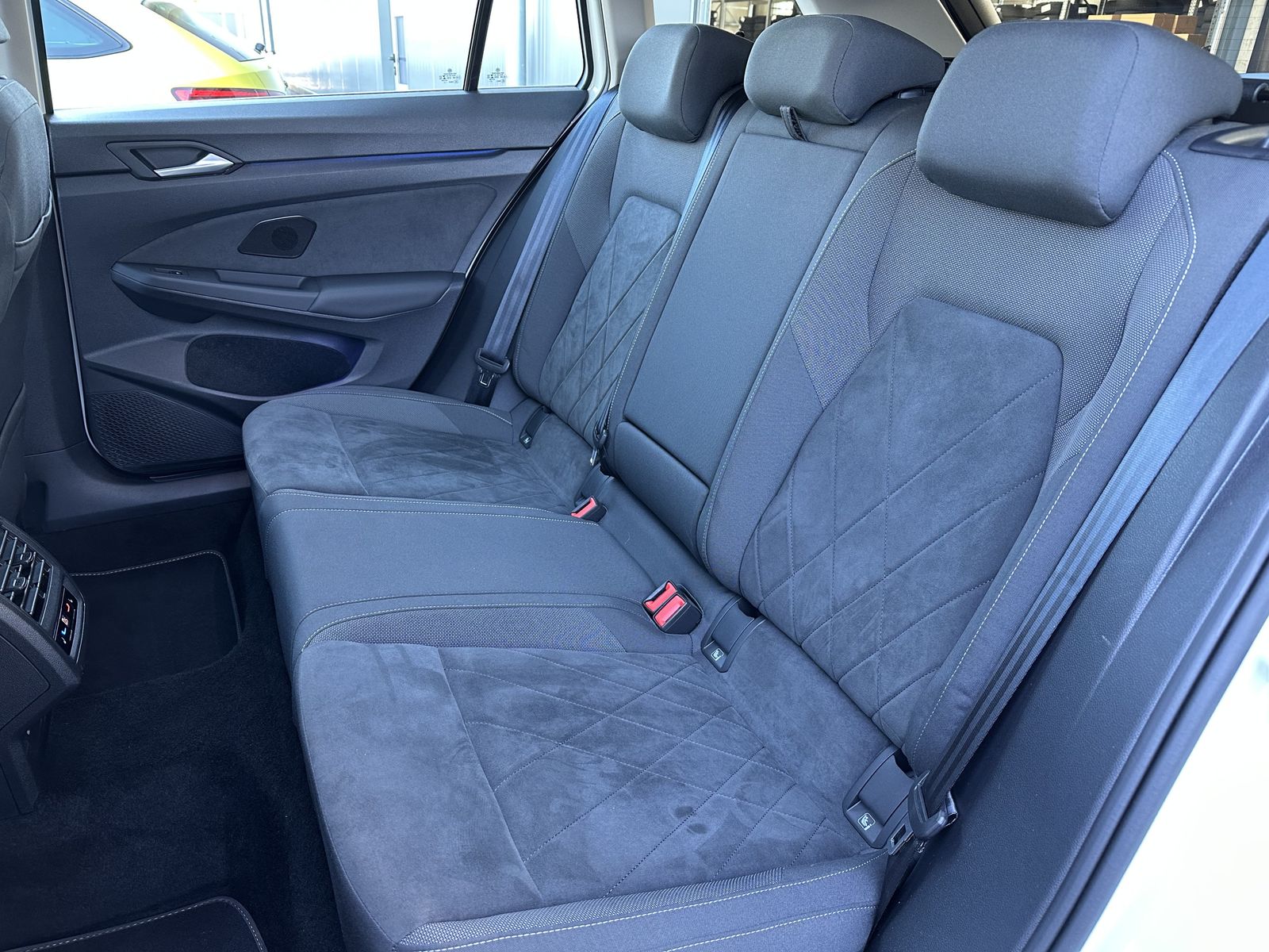 Fahrzeugabbildung Volkswagen Golf Variant 2.0 TSI DSG Style NAV+LED+ACC+SHZ
