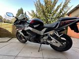 Honda CBR 900 RR - HONDA CBR 900 RR