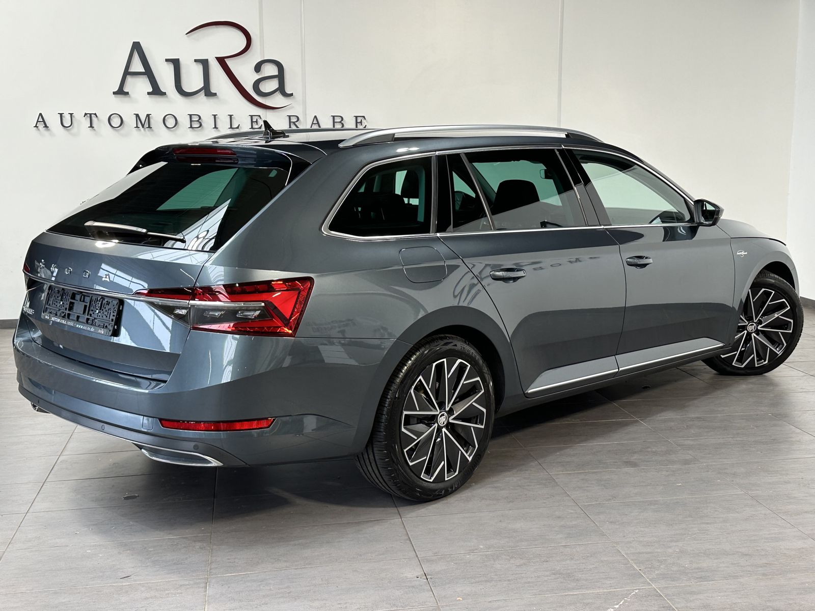 Fahrzeugabbildung SKODA Superb Combi 2.0 TDI DSG L&K NAV+MATRIX+AHK+ACC