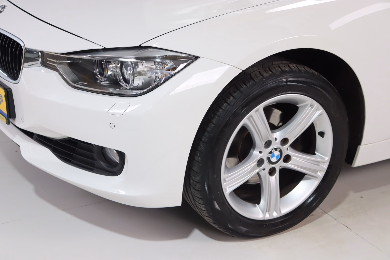 BMW 320 i Touring xDrive * Bi- Xenon * Navi