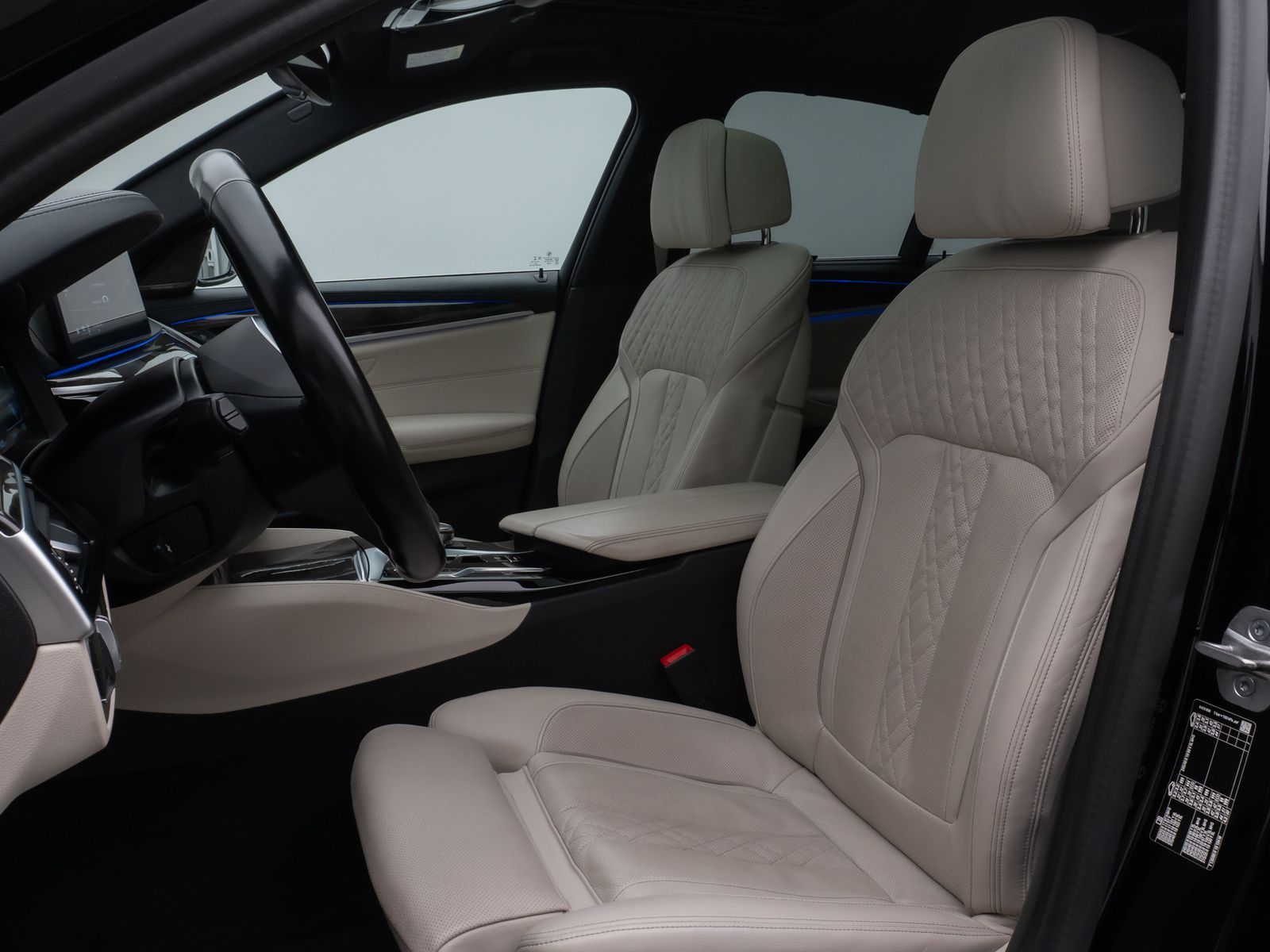 Fahrzeugabbildung BMW 520d Luxury Line Glasdach Kamera HUD DAB H/K 19"