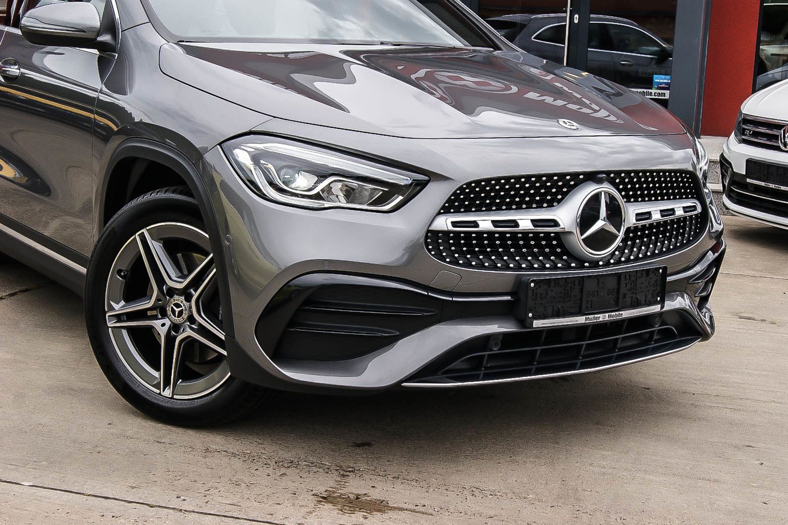 Fahrzeugabbildung Mercedes-Benz GLA 250 e AMG MBUX PANORAMA LEDER ANHZV
