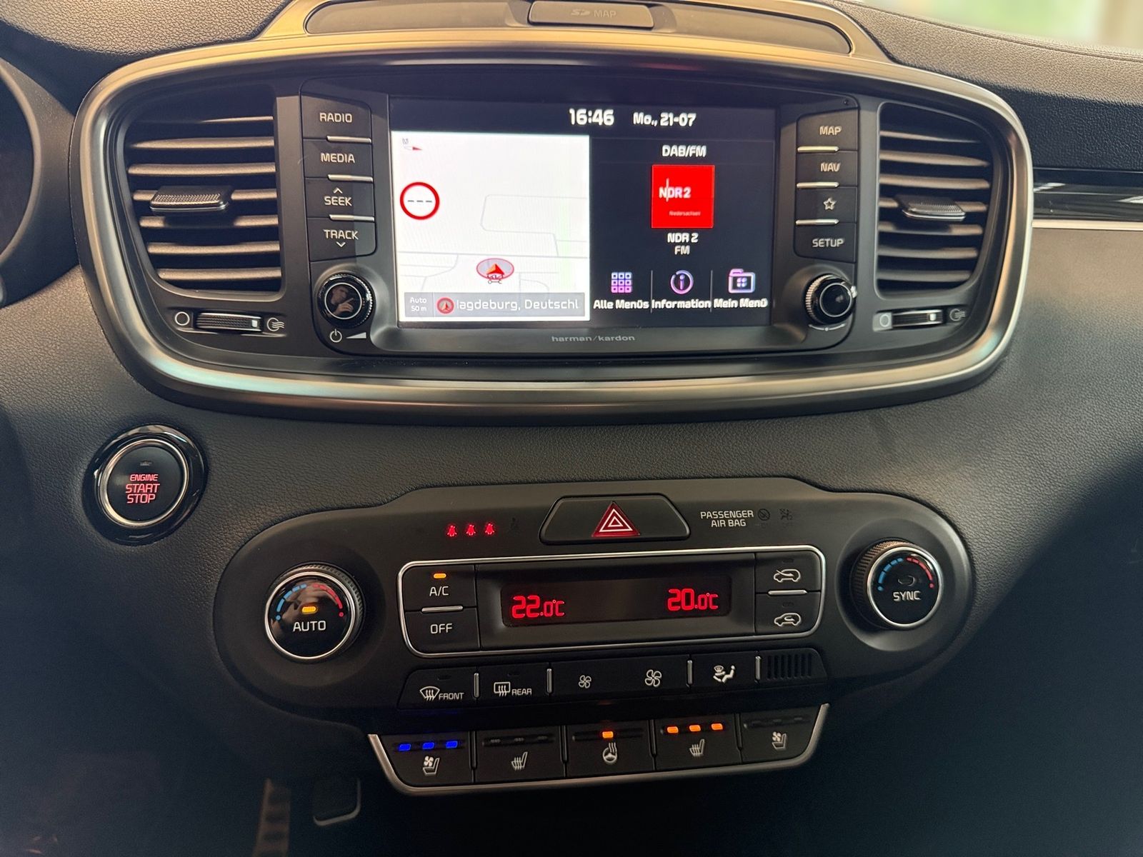 Fahrzeugabbildung Kia SORENTO 2.2D AWD AT8 PLATINUM