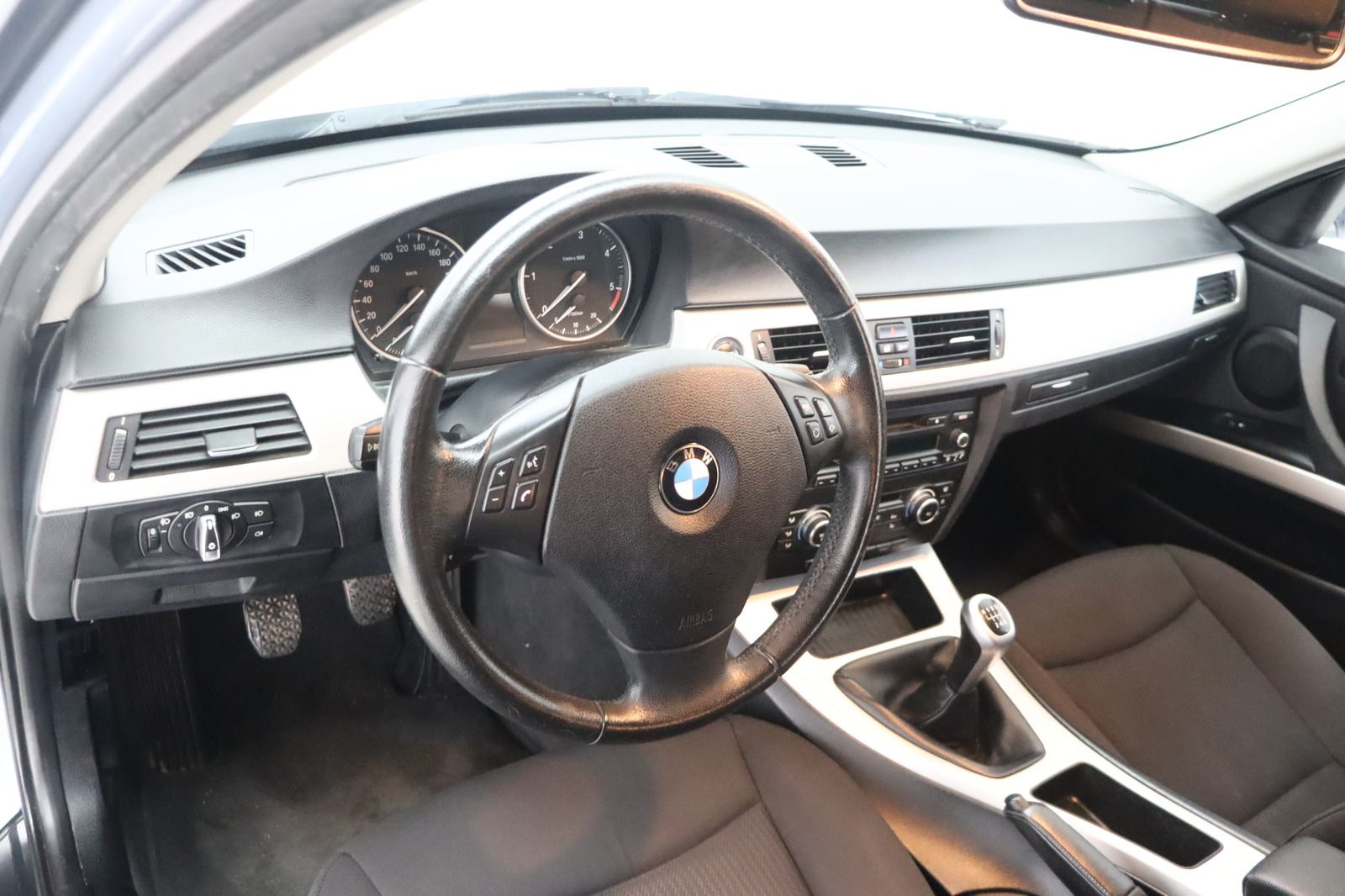 Fahrzeugabbildung BMW 320 d Touring *Panoramadach