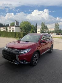 Mitsubishi Outlander - 2