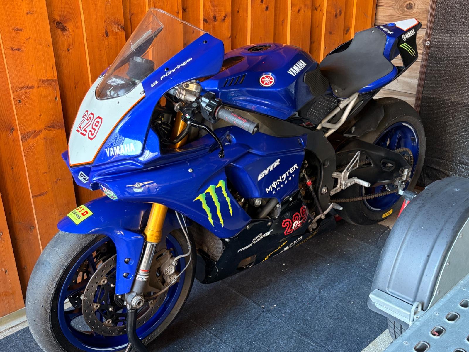 Yamaha R1 RN49 Racebike mit Öhlins Fahrwerk