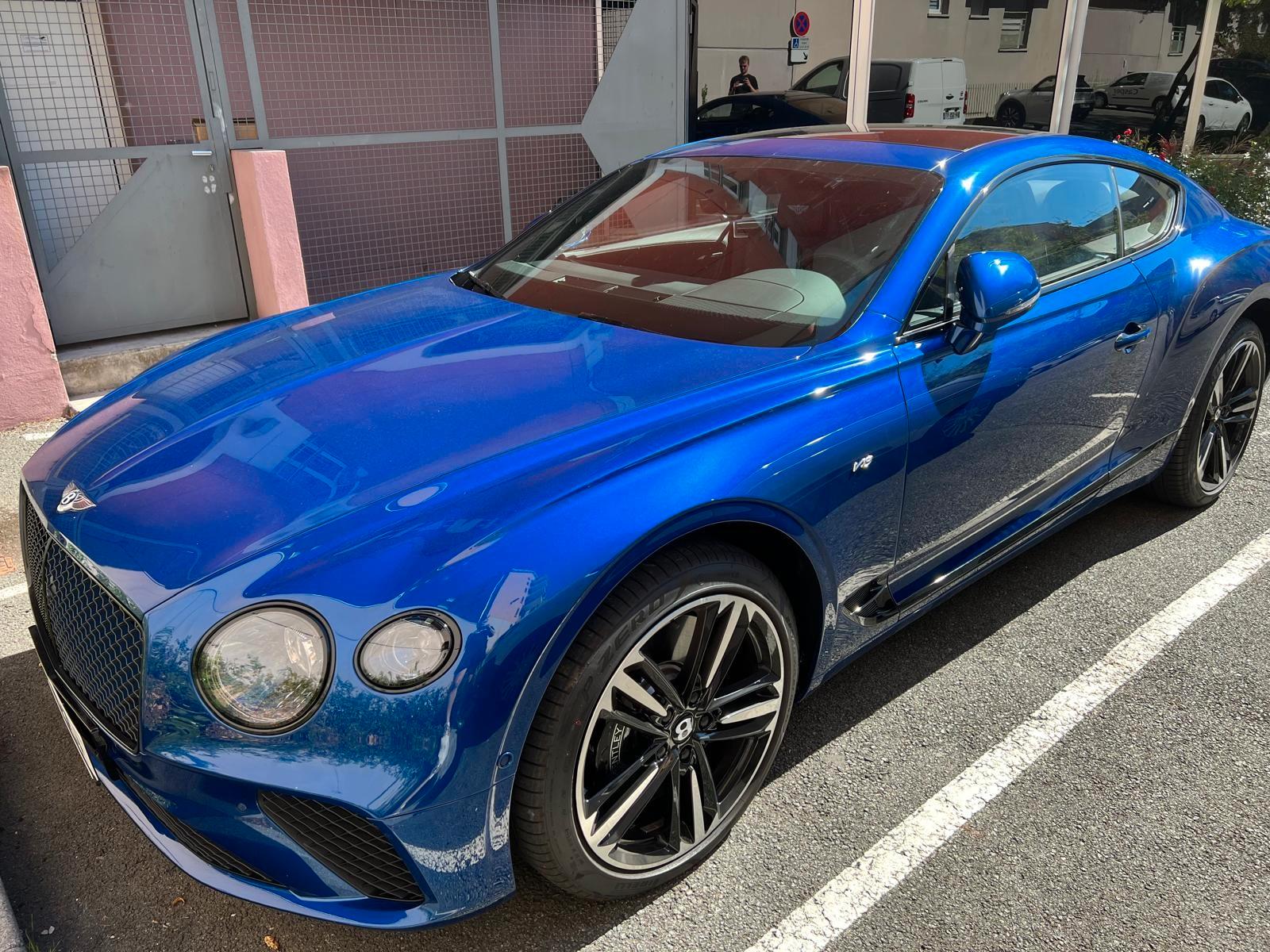 Bentley Continental GT   V8