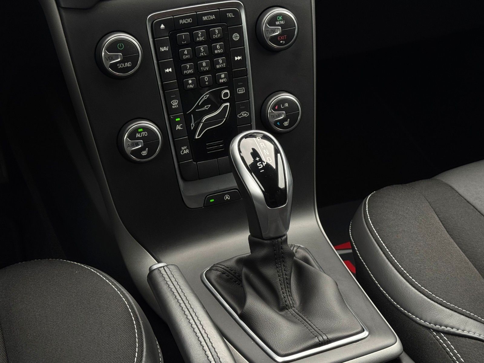 Fahrzeugabbildung Volvo V40 1.5 112kw/152ps Autom. Kam Temp Navi Sensus