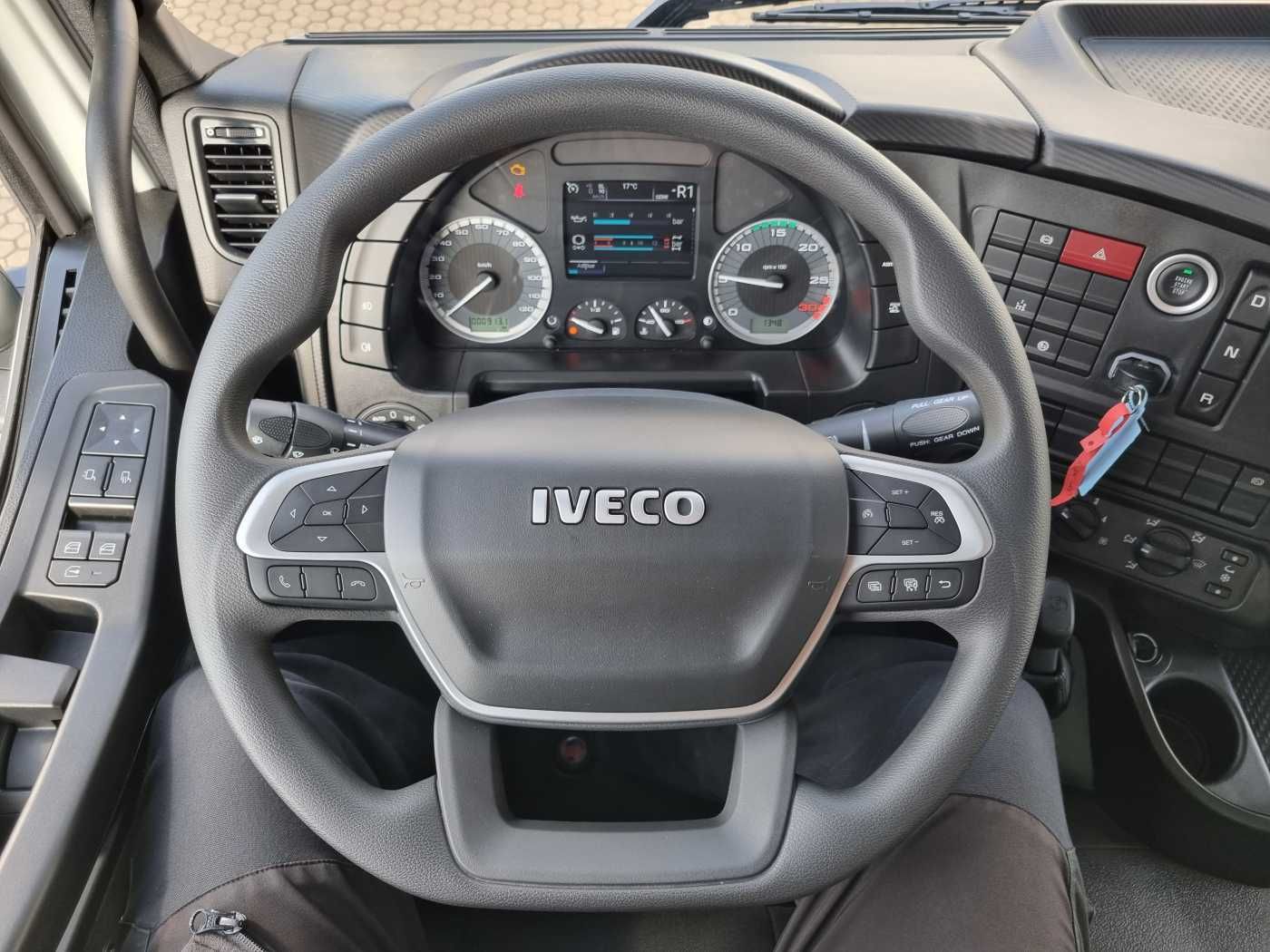 Fahrzeugabbildung Iveco AD190T36W 4x4 Allrad-Kipper