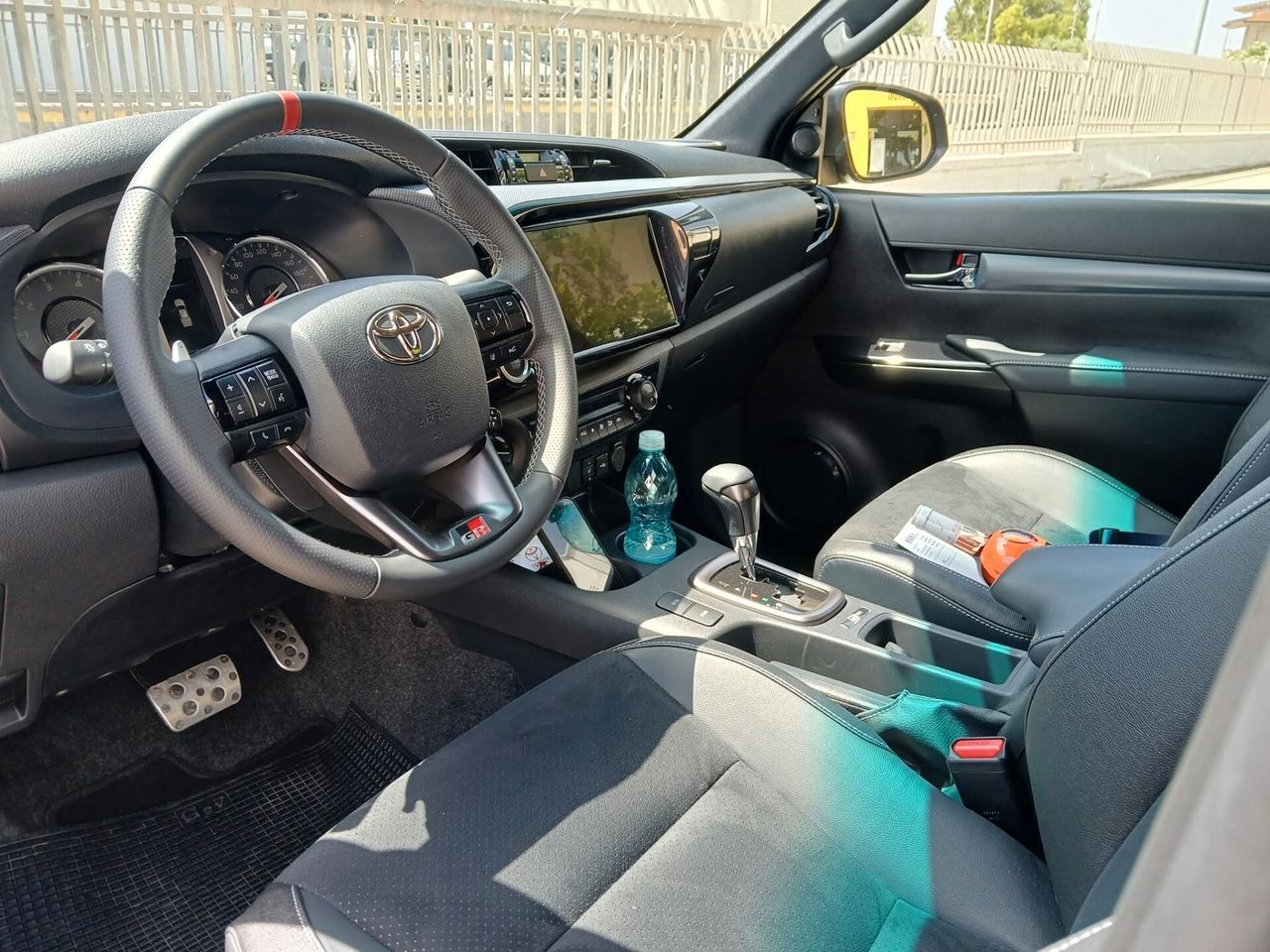 Toyota HiLux GR Sport II 2.800 D-4D 204cv A/T 4W imagem 3