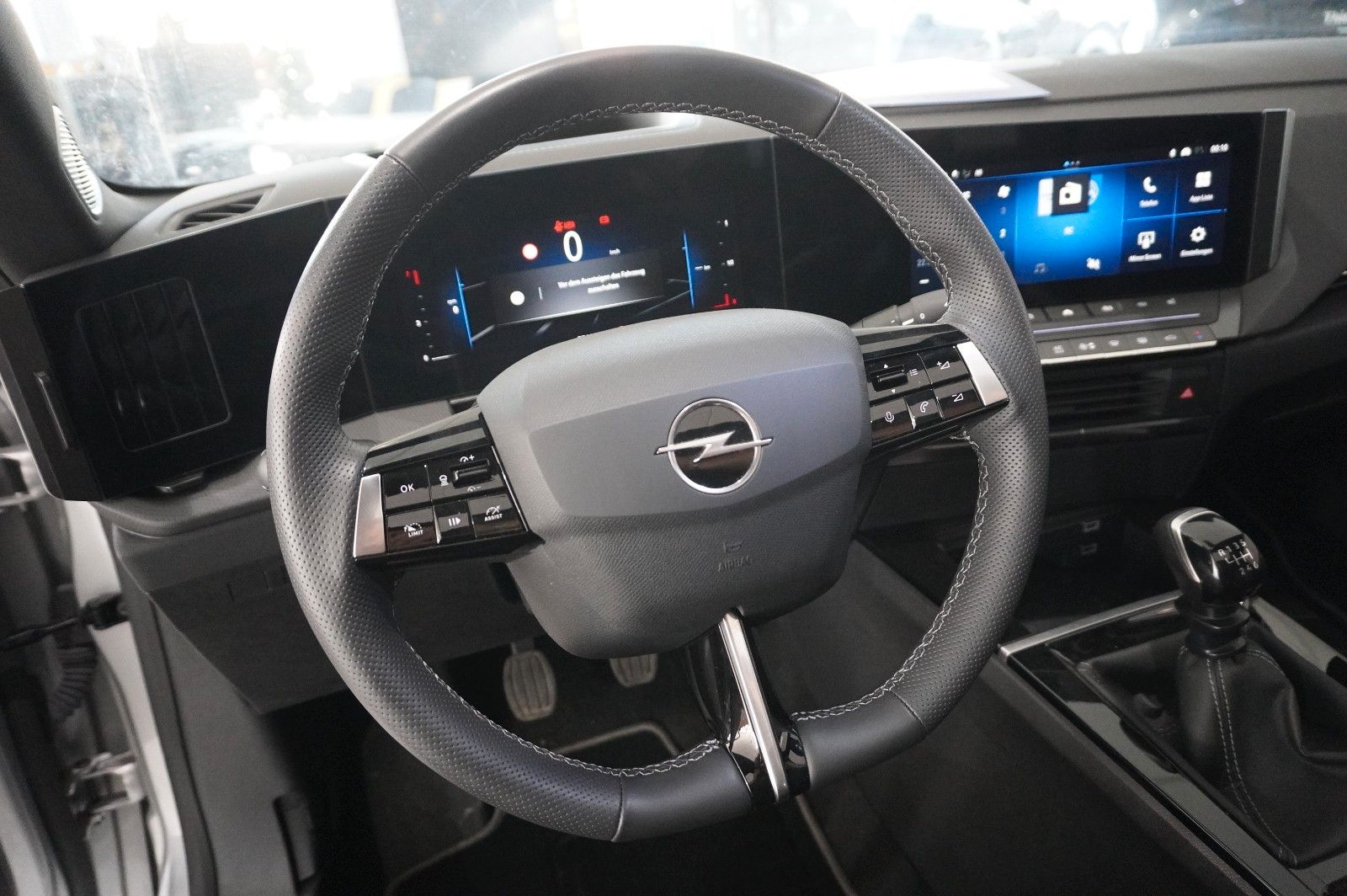 Fahrzeugabbildung Opel Astra L ST 1.2T GS SPORT NAVI/LED/360°/PANO/HUD